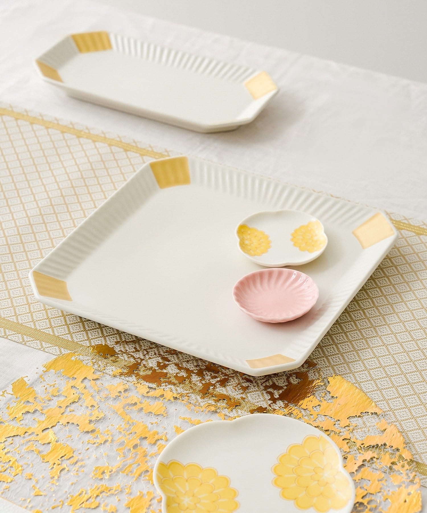 3COINS(スリーコインズ) しのぎ大皿／お正月