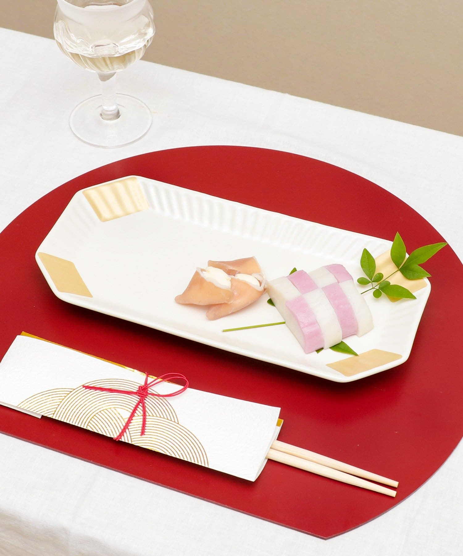 3COINS(スリーコインズ) しのぎ長皿／お正月