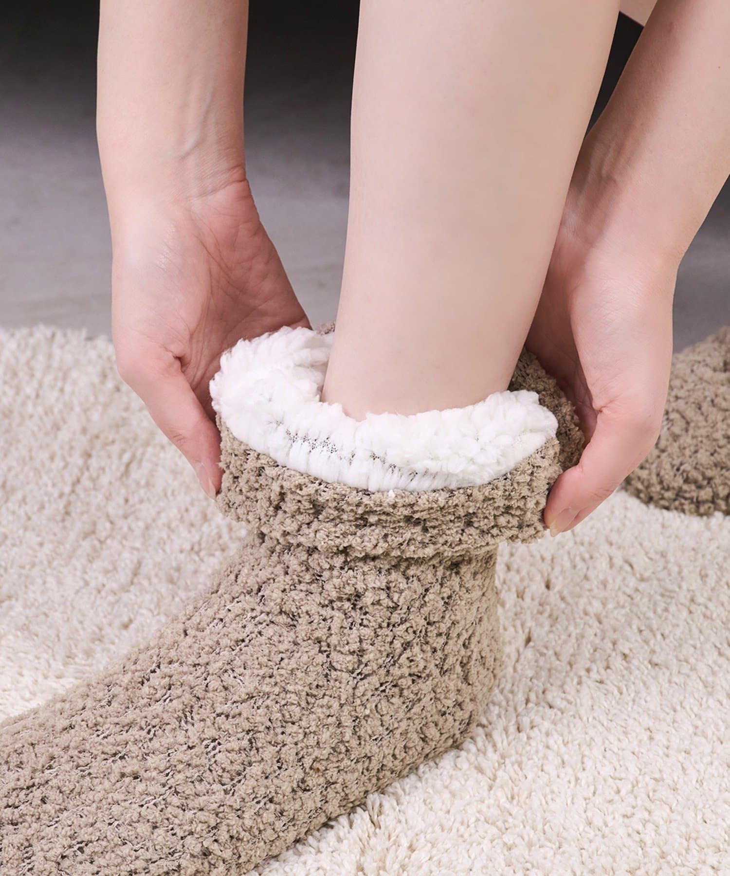 3COINS(スリーコインズ) 裏ボアポコポコルームソックス