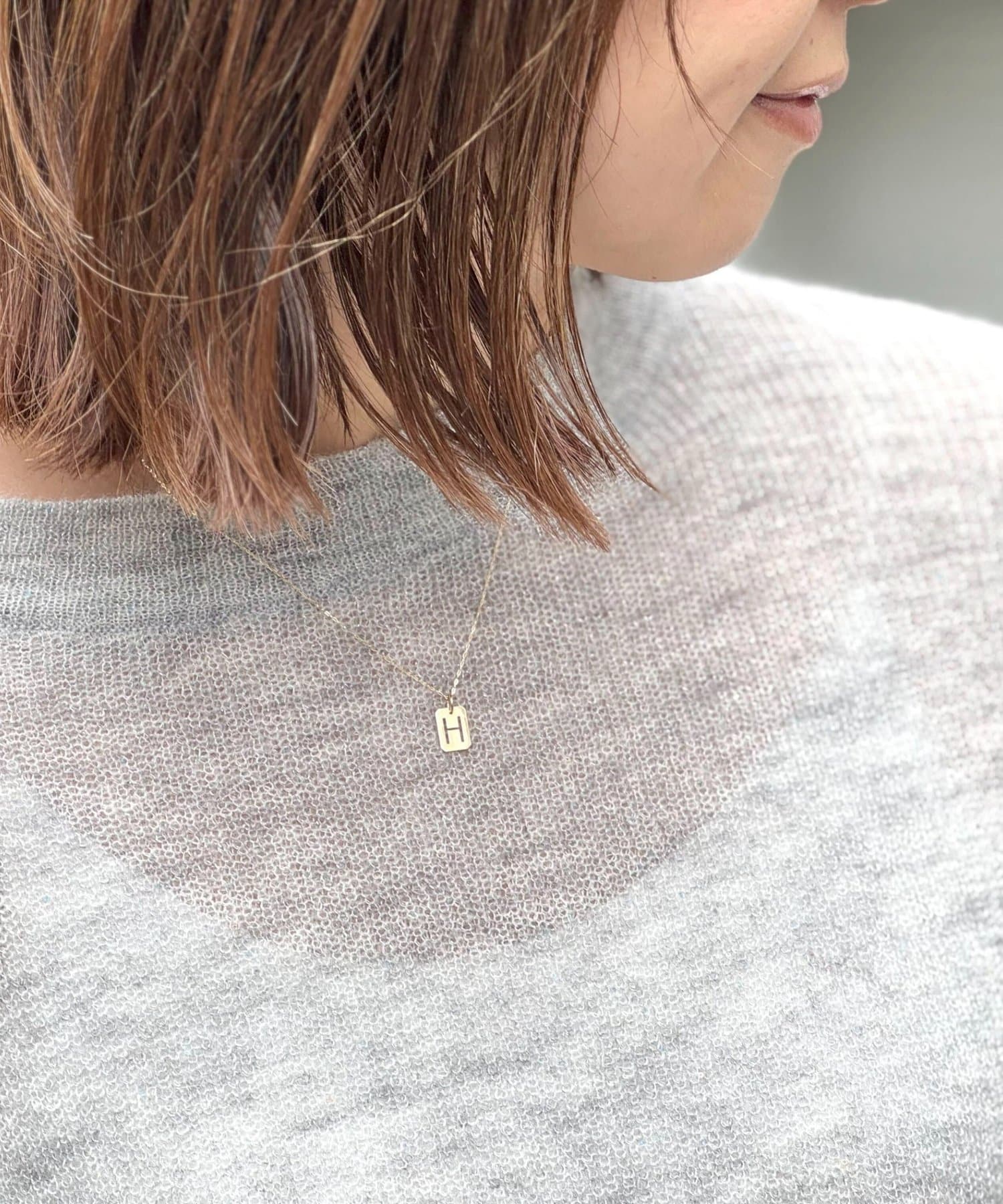 NOLLEY'S(ノーリーズ) 【grace grace/グラスグラス】10Kイニシャルプレートネックレス-H