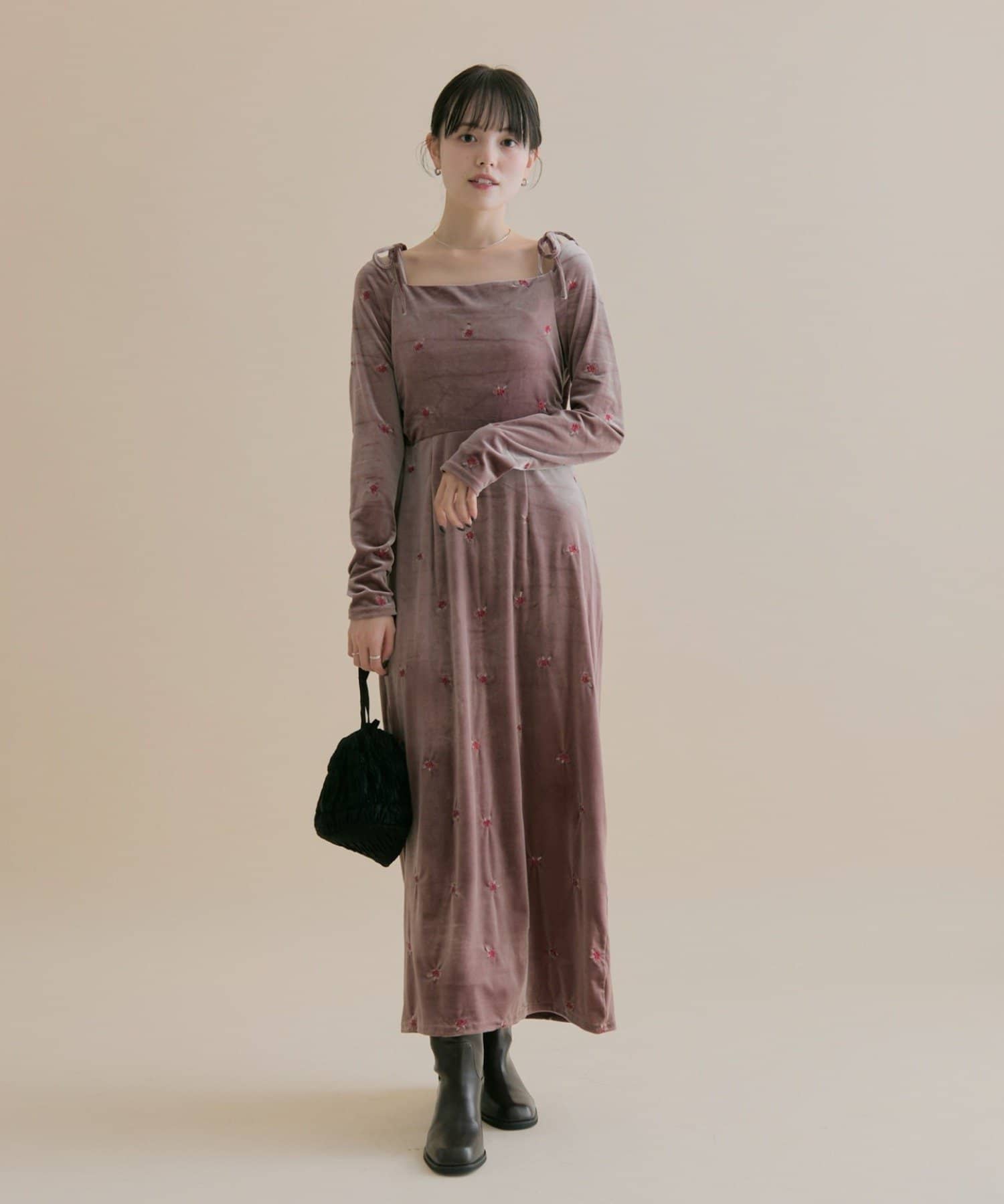 mystic(ミスティック) 《パルクロ限定》11/1(sat)12:00予約START！【数量限定】[森川企画]花柄ベロアワンピース