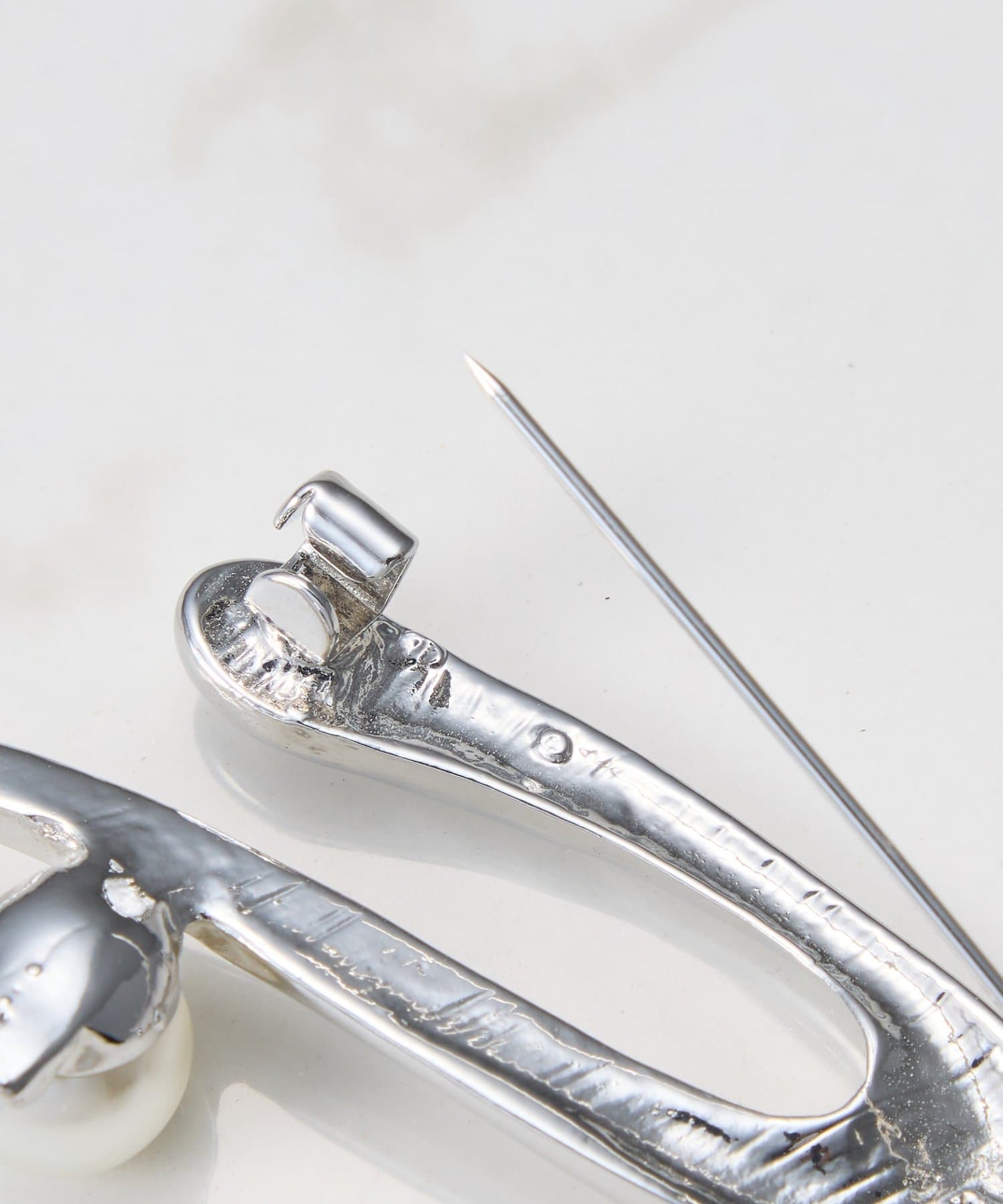 COLLAGE GALLARDAGALANTE(コラージュ ガリャルダガランテ) 【PAPILLONNER/パピヨネ】パールニュアンスブローチ