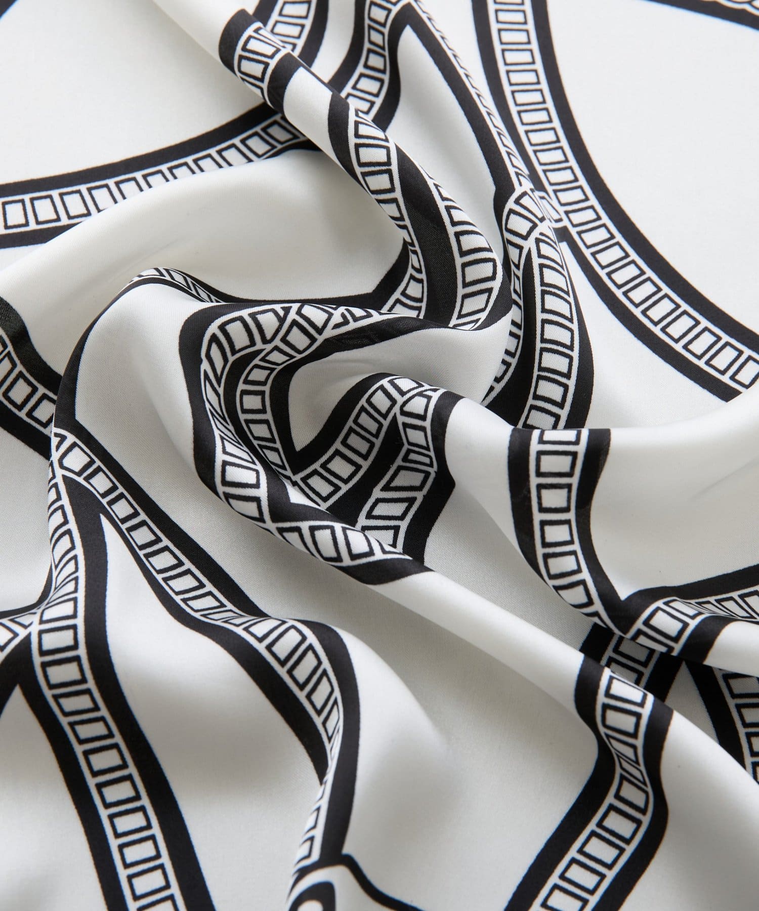 COLLAGE GALLARDAGALANTE(コラージュ ガリャルダガランテ) 【PAPILLONNER/パピヨネ】チェーン&ホースシュー柄スカーフ