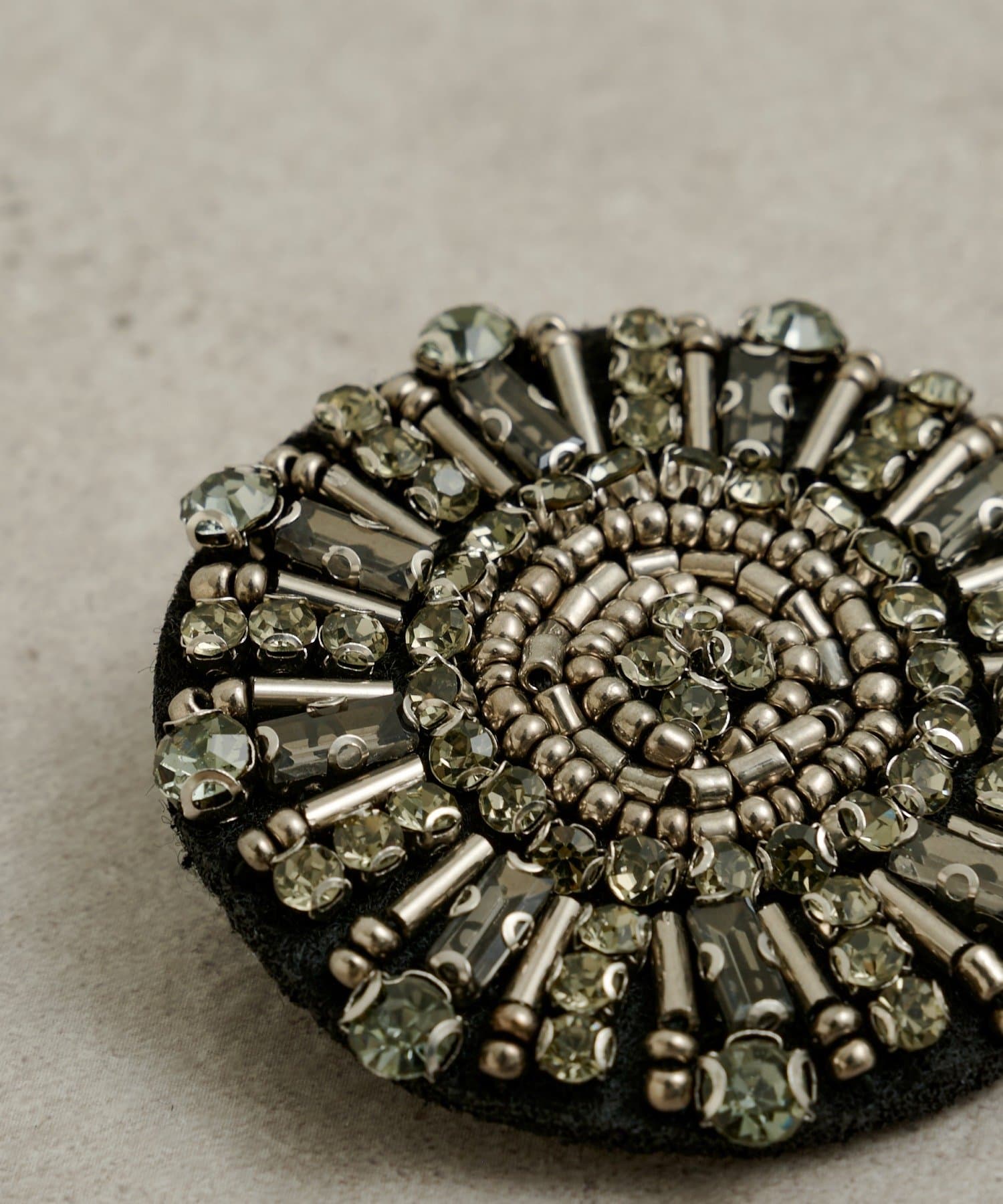 Omekashi(オメカシ) ブローチ付きダメージデニムGジャン