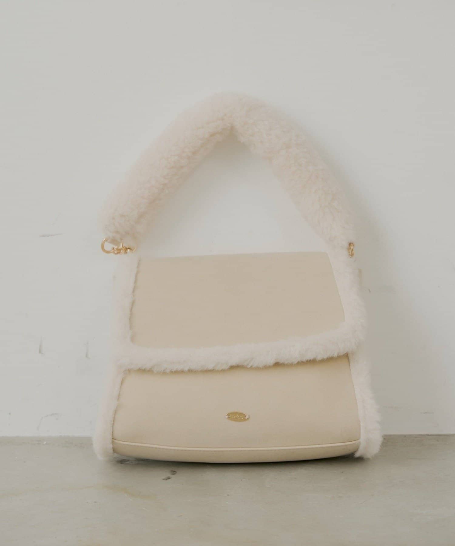 Chico(チコ) ファーハンドルフラップバッグ