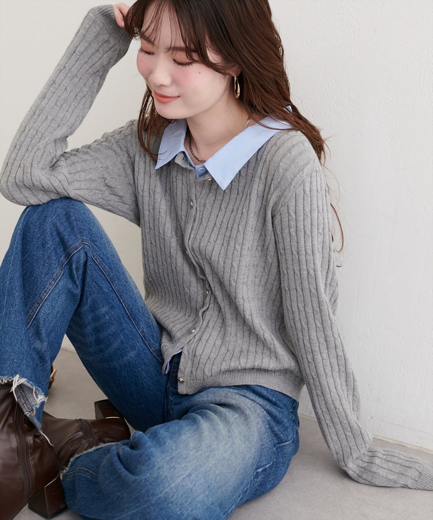 natural couture(ナチュラルクチュール) レイヤード風衿付きケーブルカーディガン