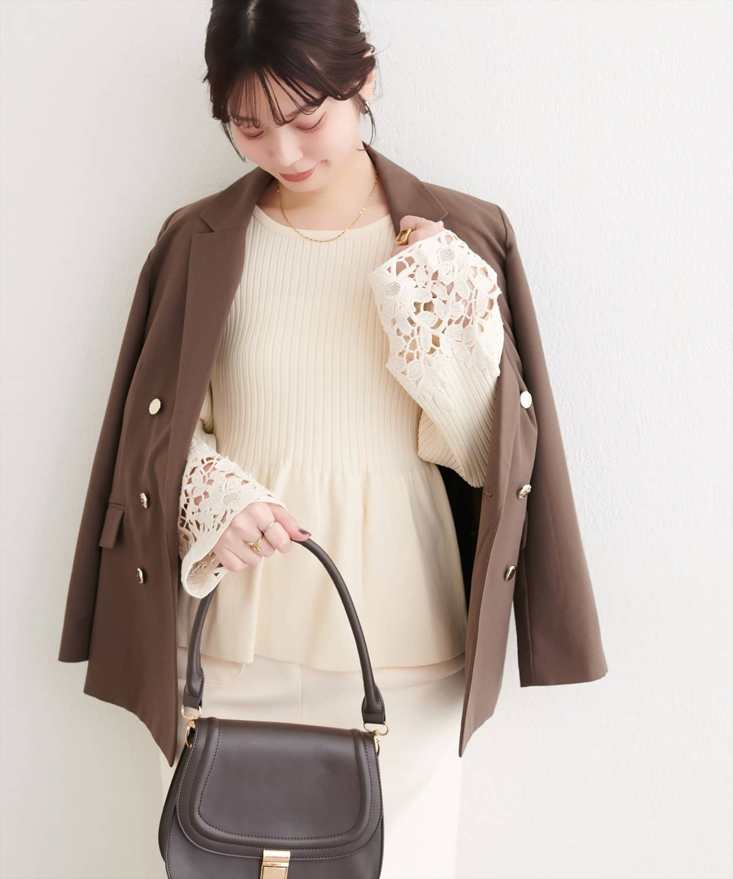 natural couture(ナチュラルクチュール) 【WEB限定】袖レースペプラムニット