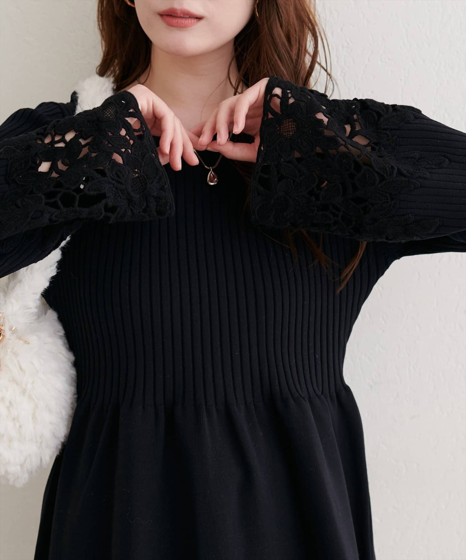 natural couture(ナチュラルクチュール) 【WEB限定】袖レースペプラムニット