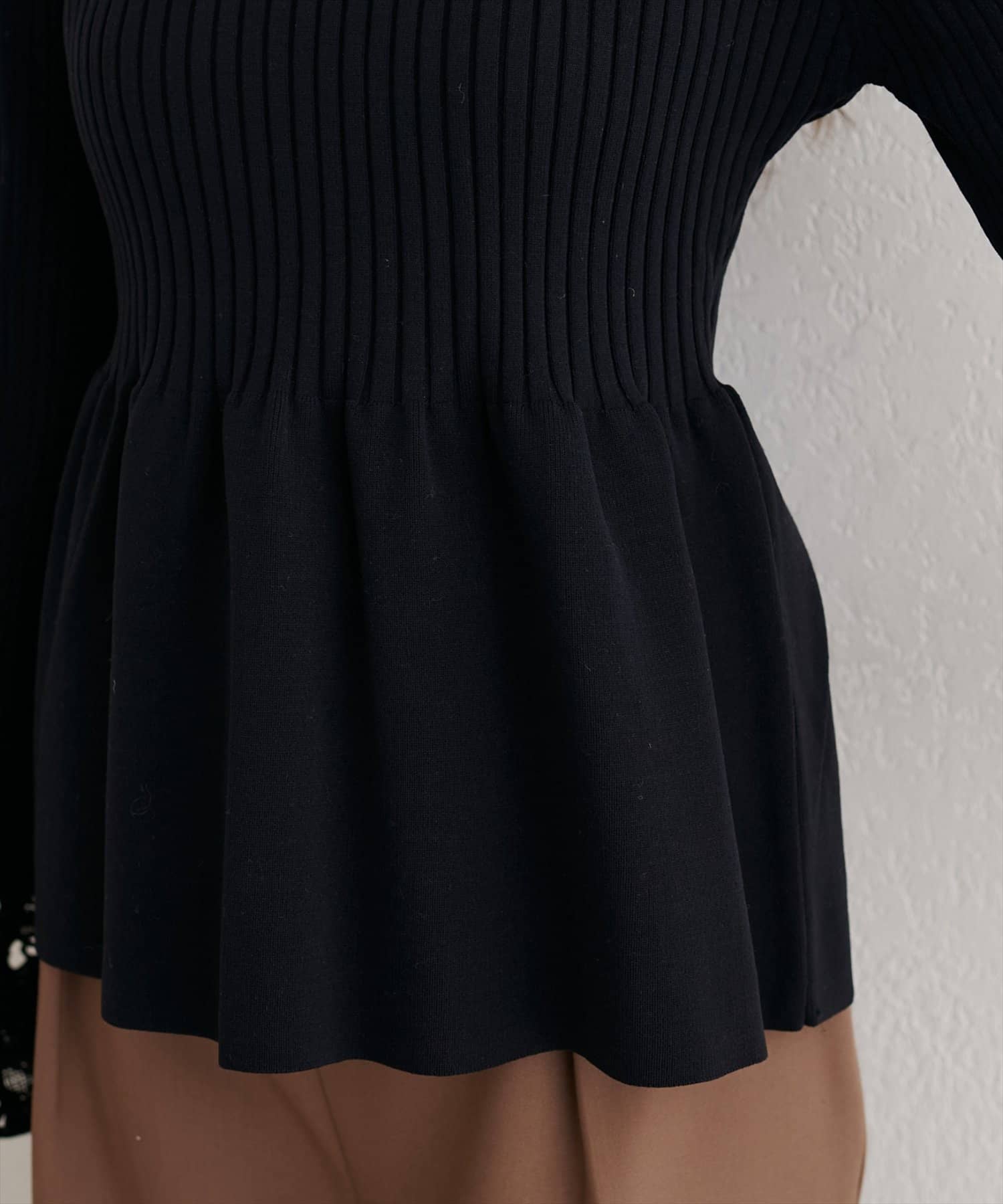 natural couture(ナチュラルクチュール) 【WEB限定】袖レースペプラムニット