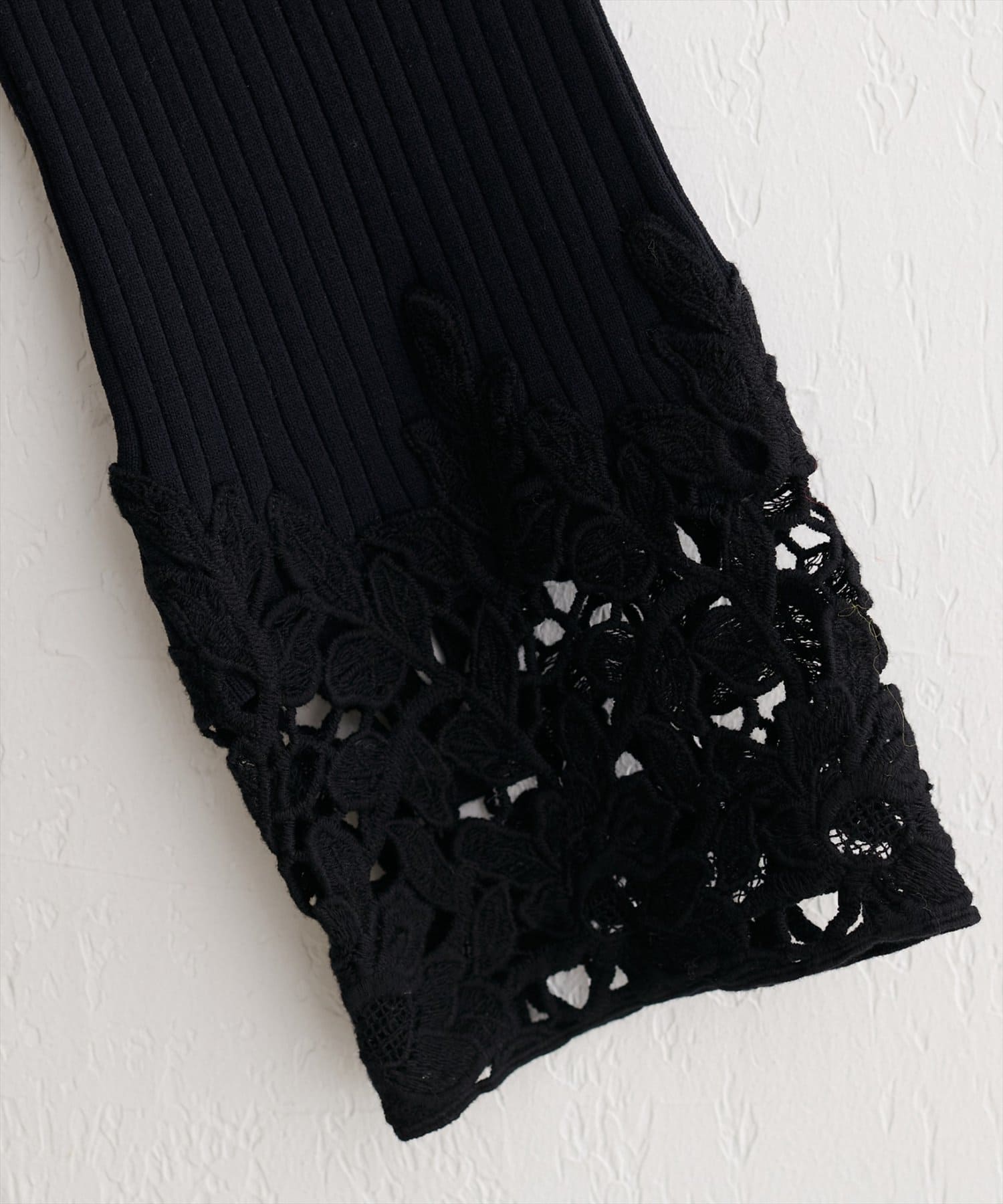 natural couture(ナチュラルクチュール) 【WEB限定】袖レースペプラムニット