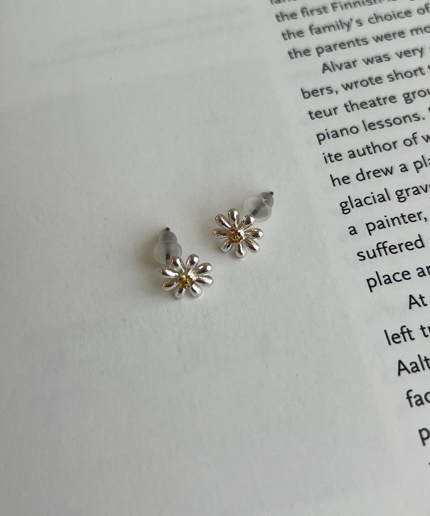 CAPRICIEUX LE'MAGE(カプリシュレマージュ) 〈GOLDY/ゴールディ〉デイジーピアス