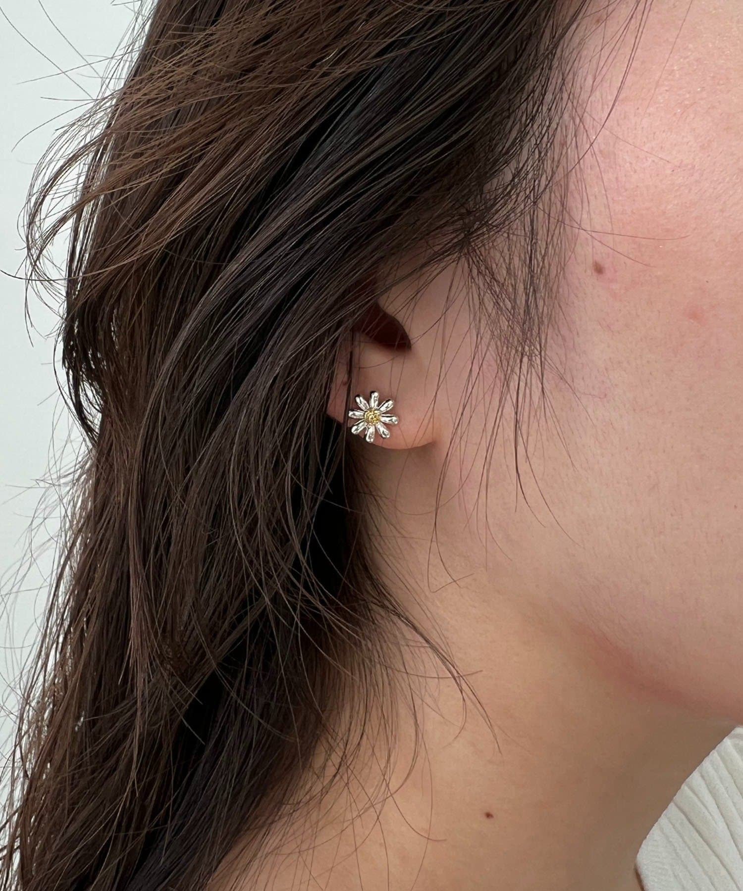 CAPRICIEUX LE'MAGE(カプリシュレマージュ) 〈GOLDY/ゴールディ〉デイジーピアス