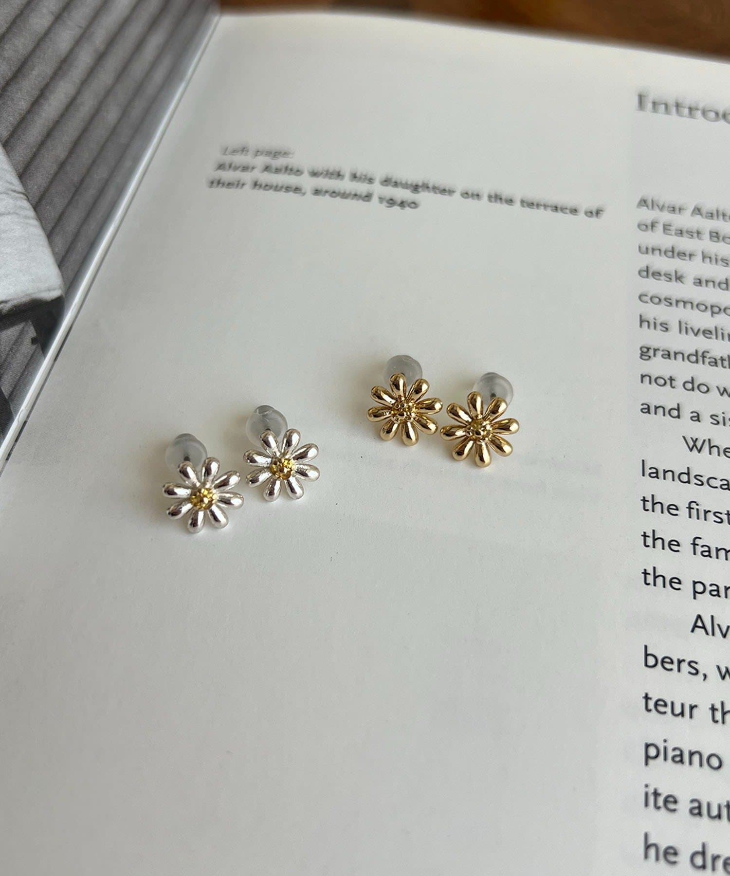 CAPRICIEUX LE'MAGE(カプリシュレマージュ) 〈GOLDY/ゴールディ〉デイジーピアス