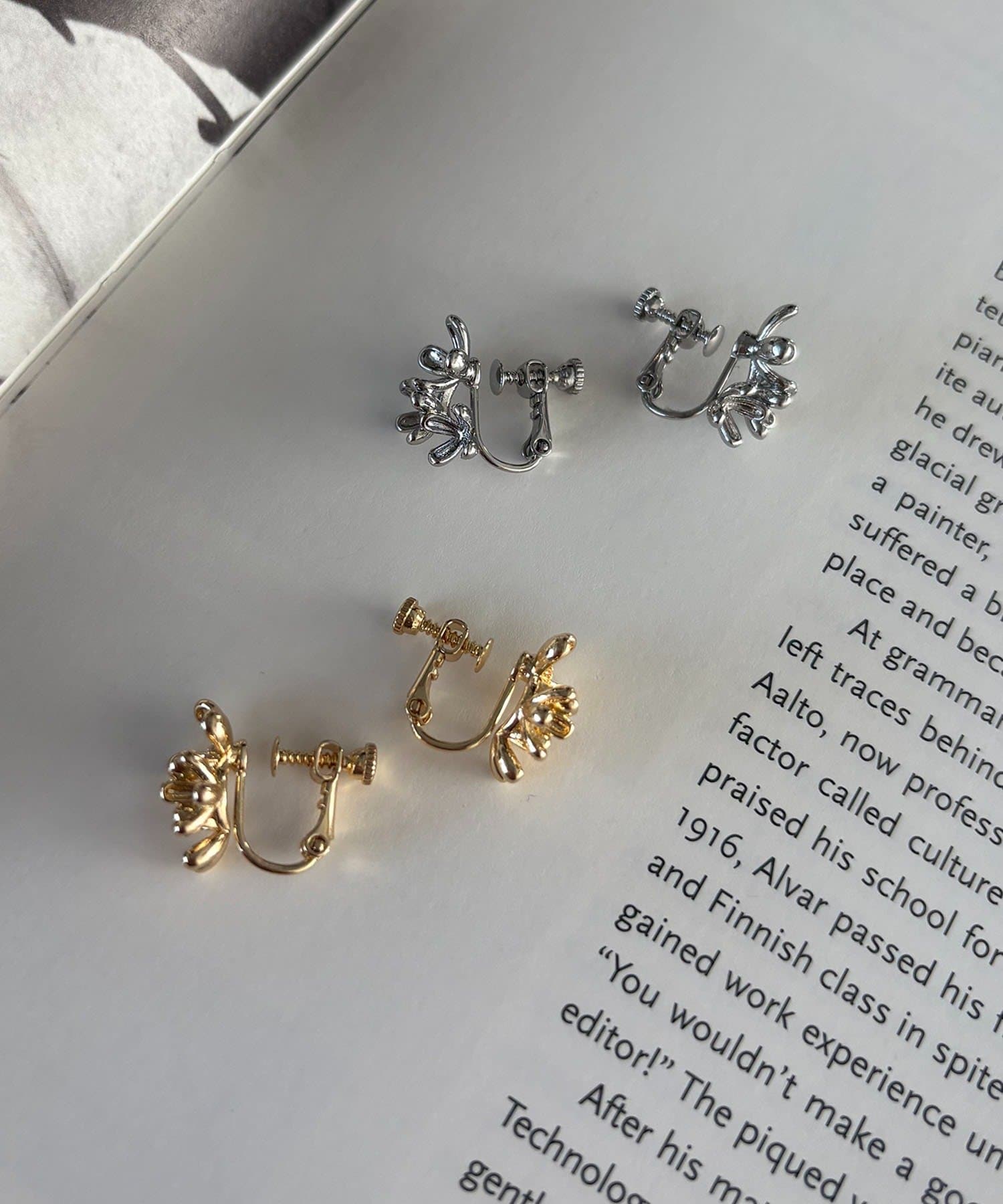 CAPRICIEUX LE'MAGE(カプリシュレマージュ) 〈GOLDY/ゴールディ〉小花イヤリング