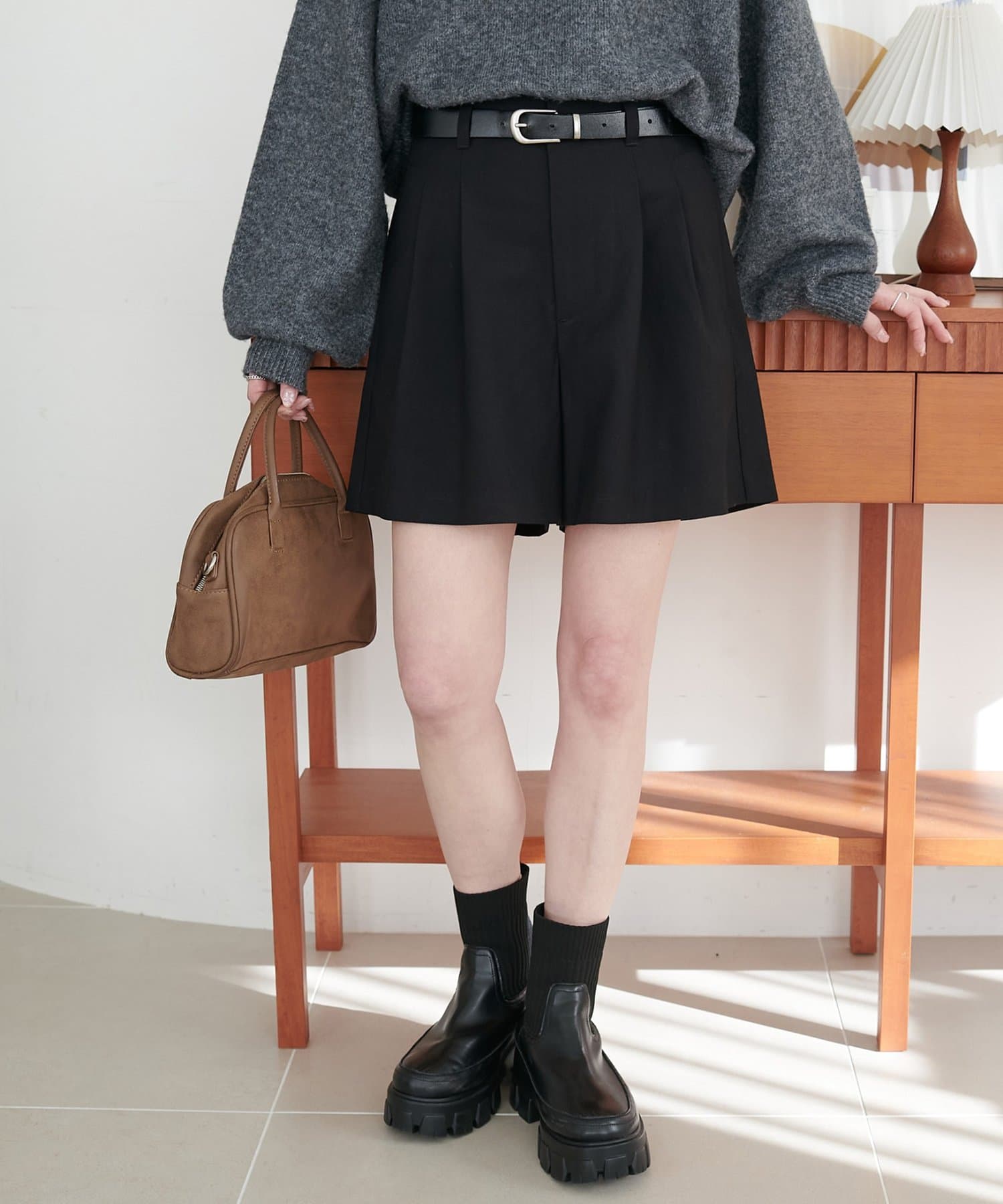 DISCOAT(ディスコート) 【洗濯可能/美シルエット】ウールブレンドショートパンツ