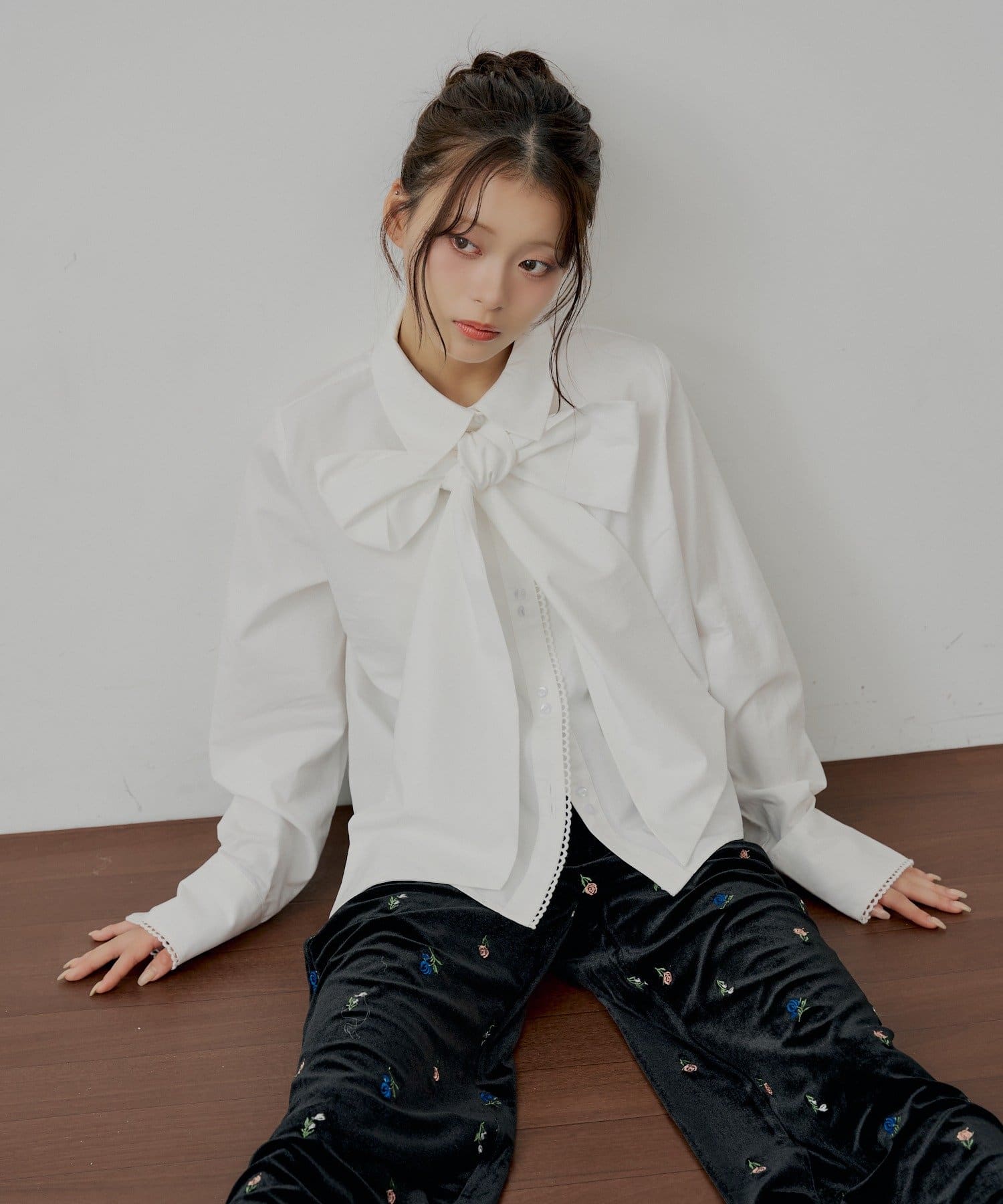 Chico(チコ) 【SALON by Chico】リボン付きレースデザインシャツ