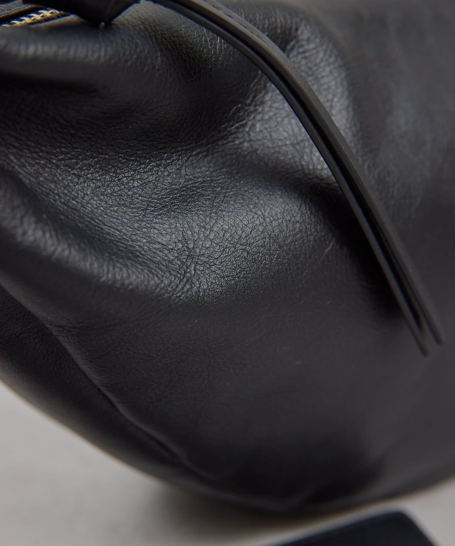 GALLARDAGALANTE(ガリャルダガランテ) 【2.718】タッククロスボディバッグ