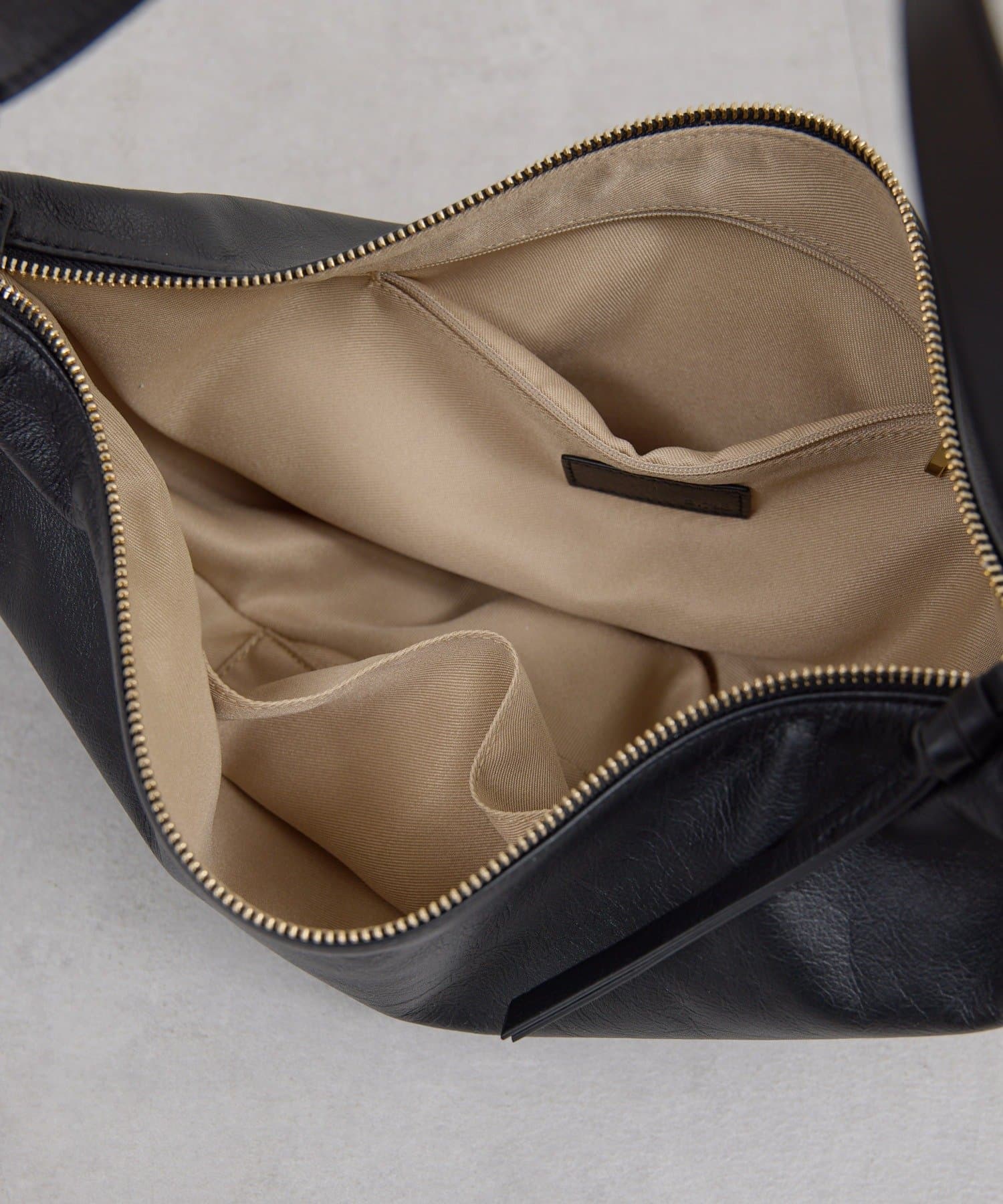 GALLARDAGALANTE(ガリャルダガランテ) 【2.718】タッククロスボディバッグ