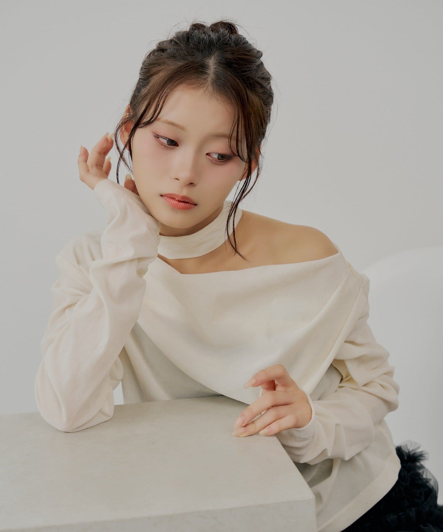 Chico(チコ) 【SALON by Chico】タイ付きベロアワンショルギャザートップス