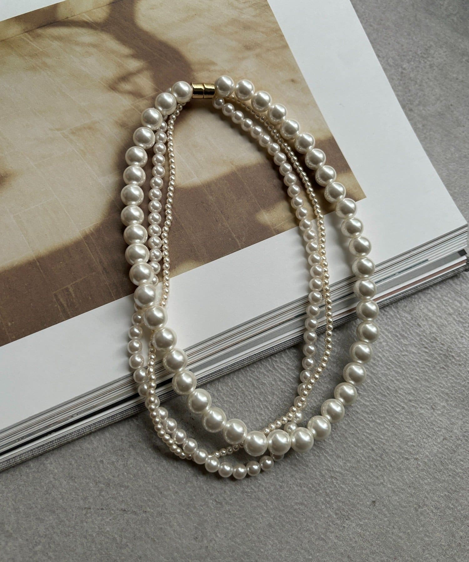 DOUDOU(ドゥドゥ) マグネット3連パールネックレス