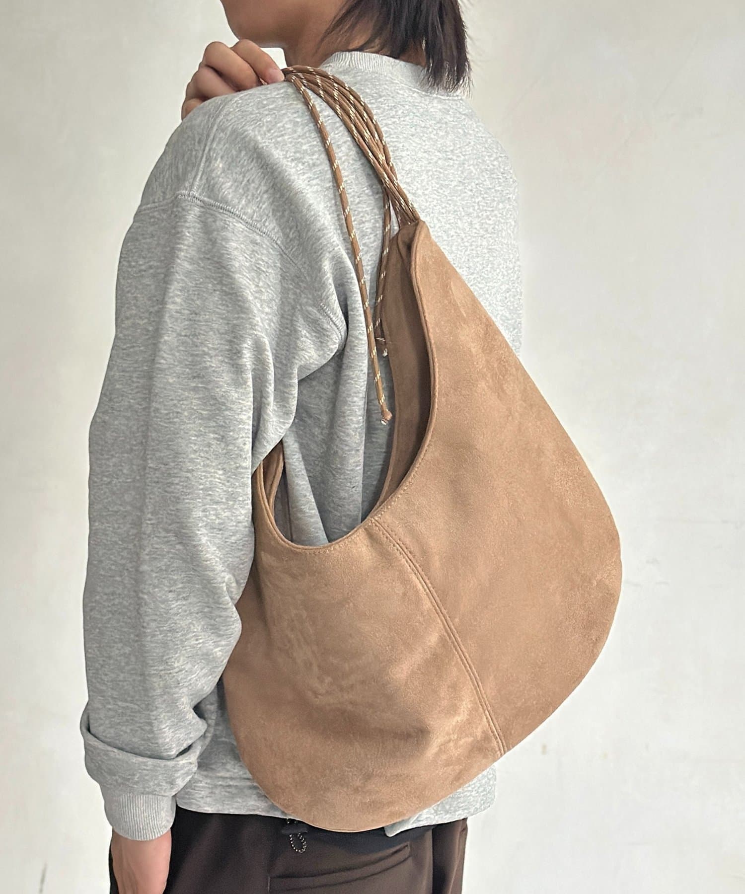 CPCM(シーピーシーエム) フェイクスエードパラコードショルダーバッグ