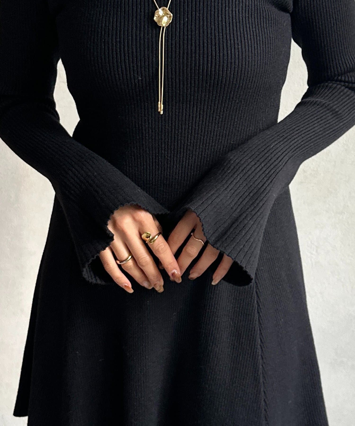 Thevon.(ゼヴォン) 袖フレアリブニットチュニックワンピース