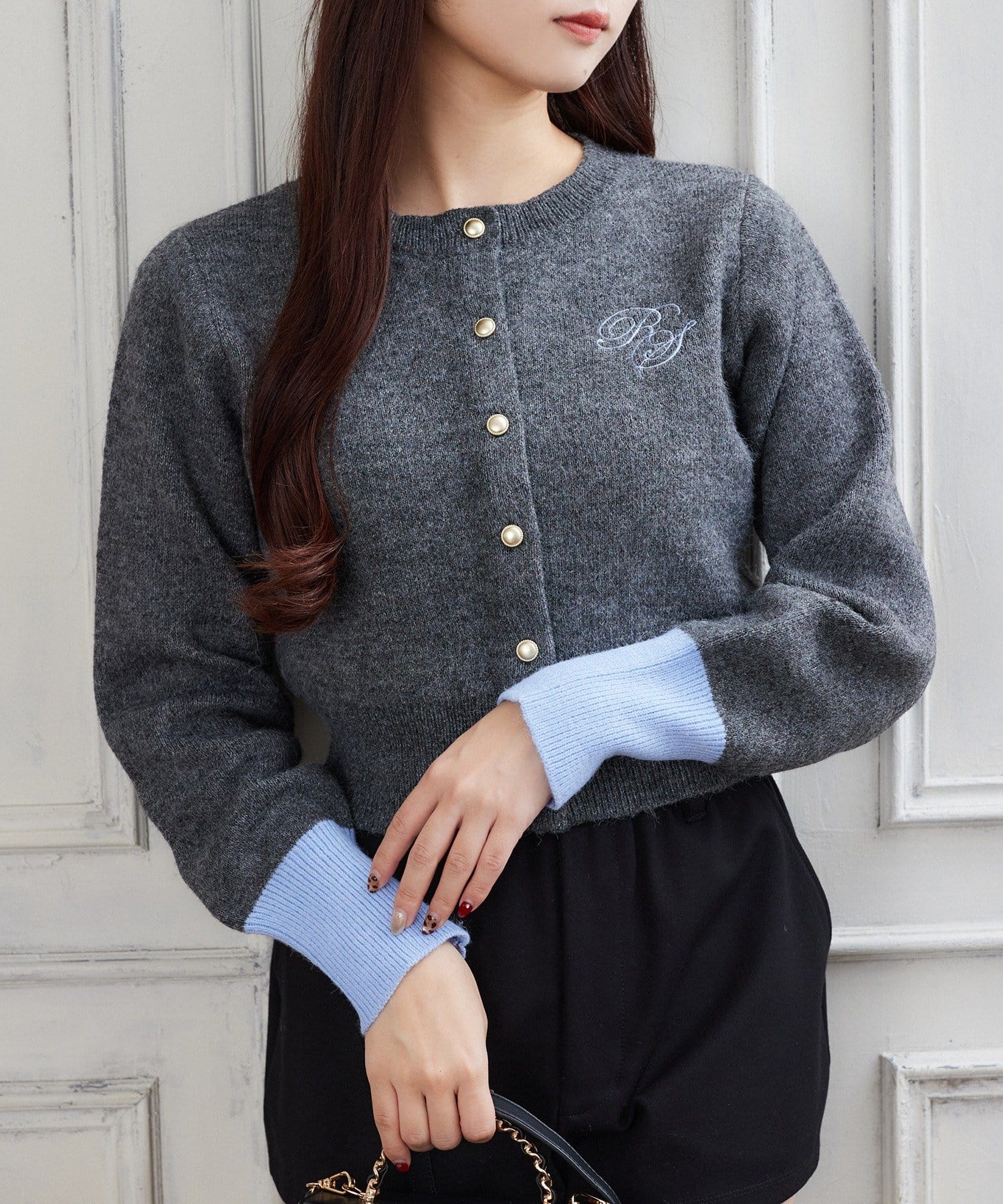 one after another NICE CLAUP(ワンアフターアナザー ナイスクラップ) 配色袖刺繍入りカーデ