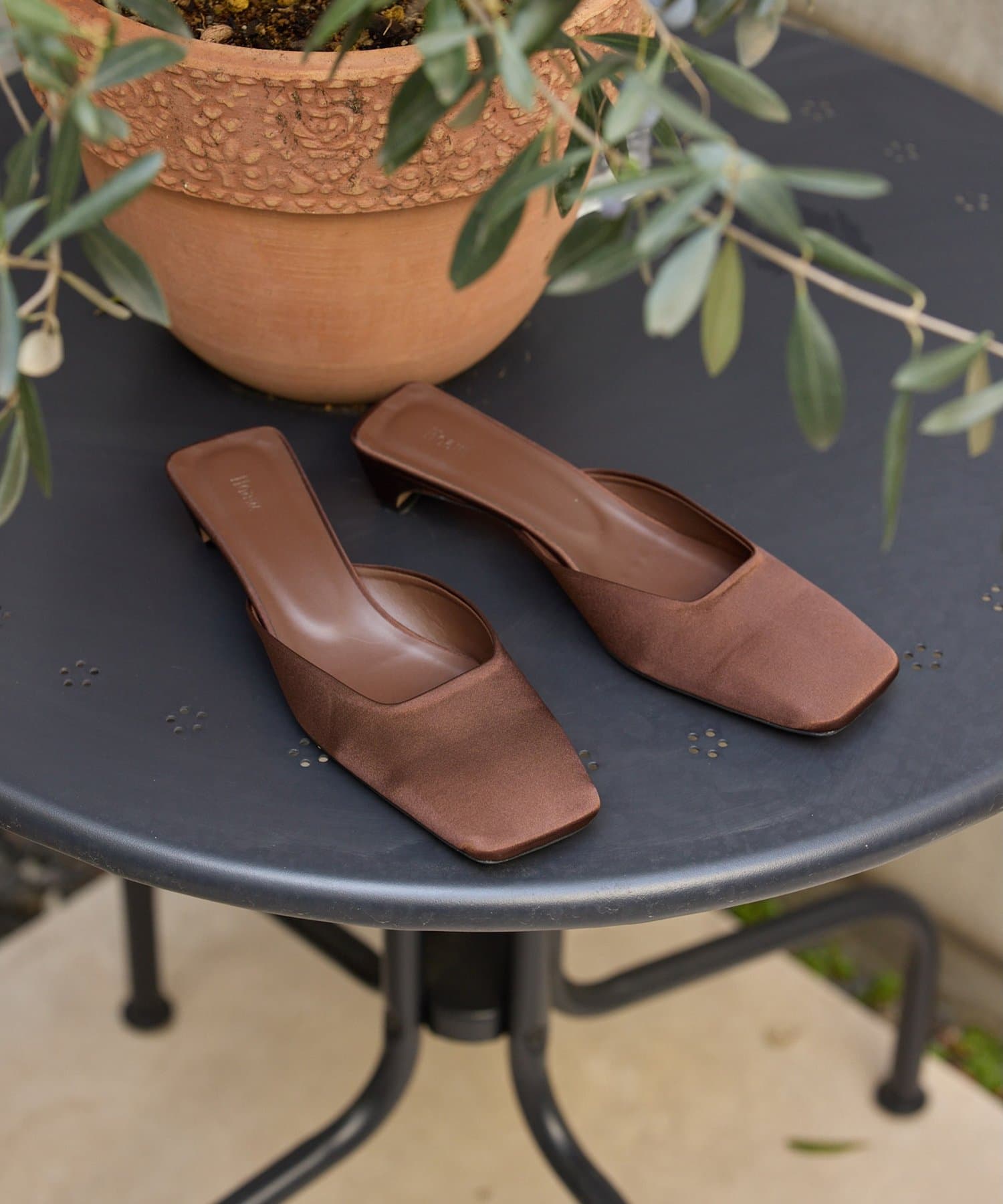 Whim Gazette(ウィム ガゼット) 【Hoaw.】スクエアサテンミュール