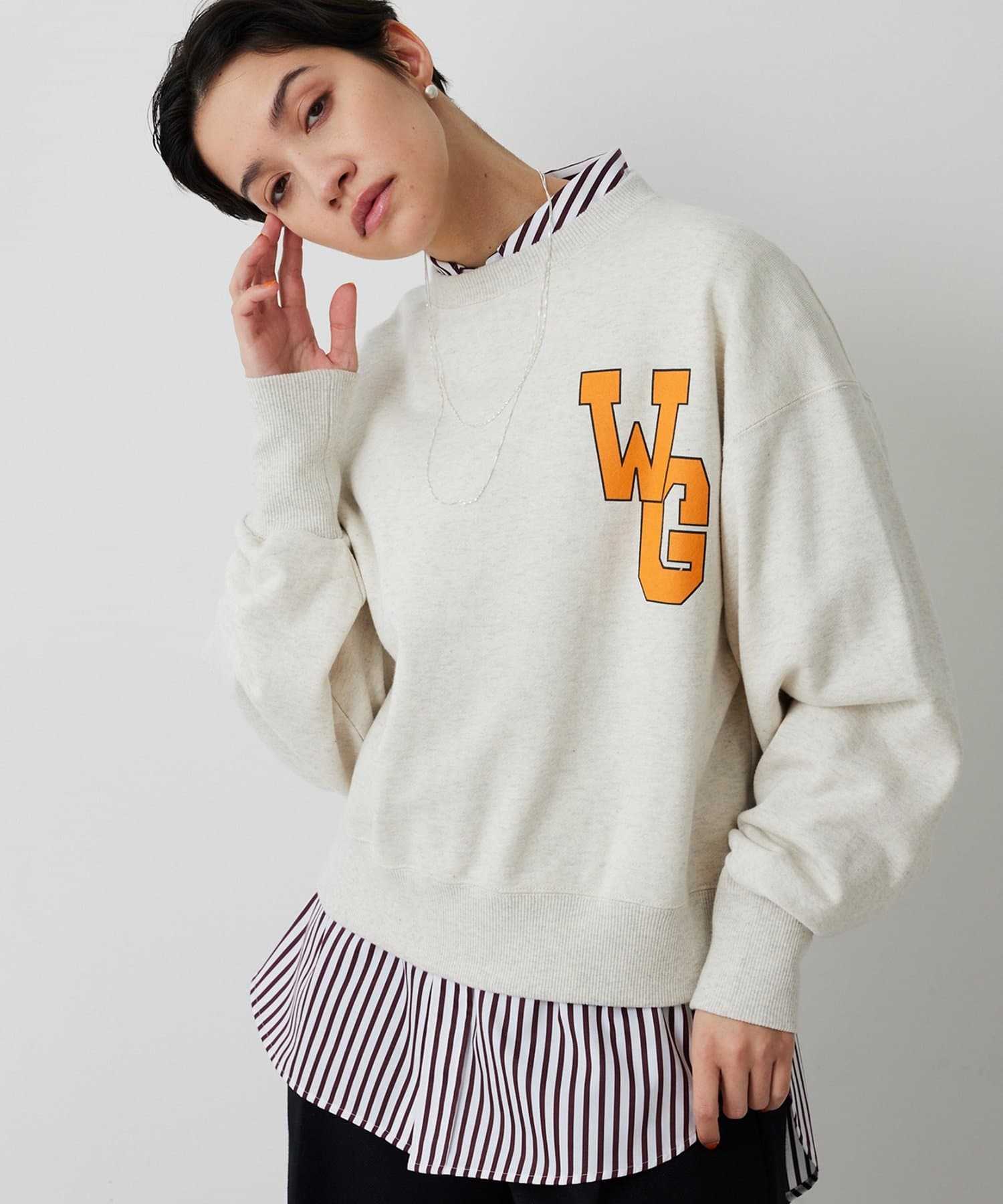 Whim Gazette(ウィム ガゼット) ワンポイントロゴ裏毛プルオーバー