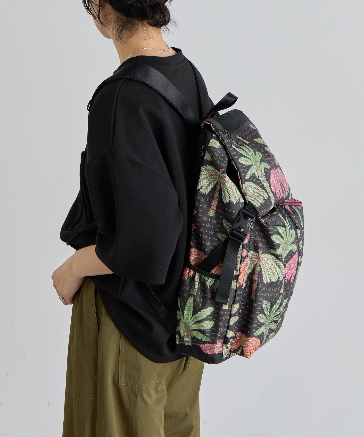 ear PAPILLONNER(イア パピヨネ) sampo×earヤシ柄ライトリュック《約16Lの大容量/撥水》