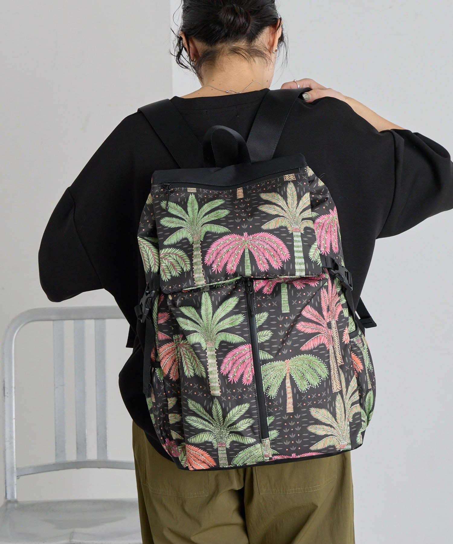 ear PAPILLONNER(イア パピヨネ) sampo×earヤシ柄ライトリュック《約16Lの大容量/撥水》