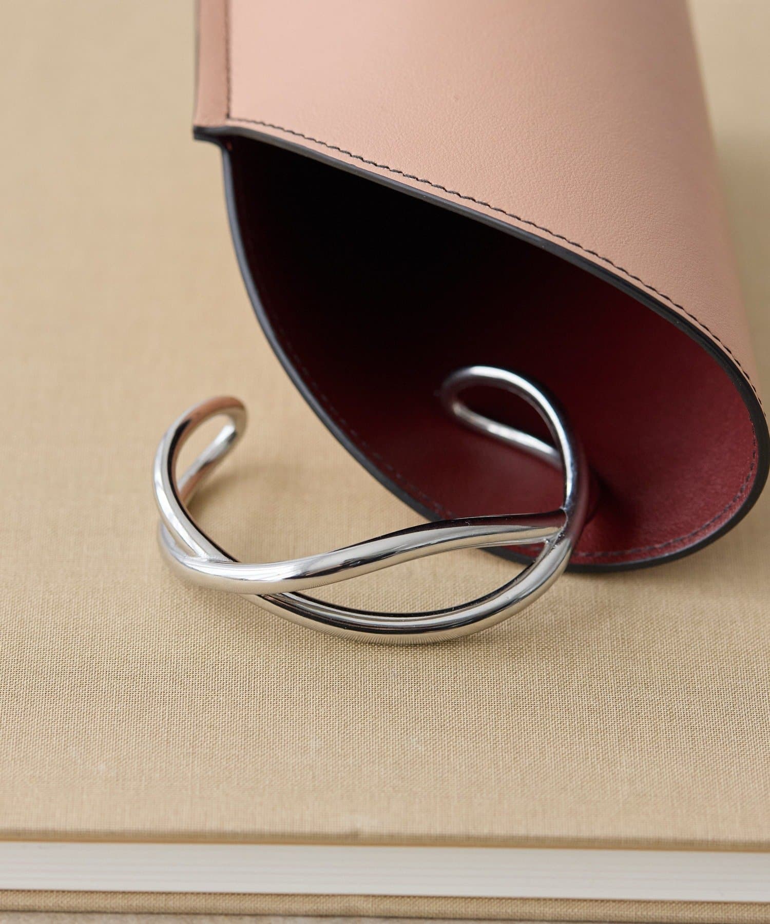 OUTLET(アウトレット) 【ear PAPILLONNER】ニュアンスクロスバングル