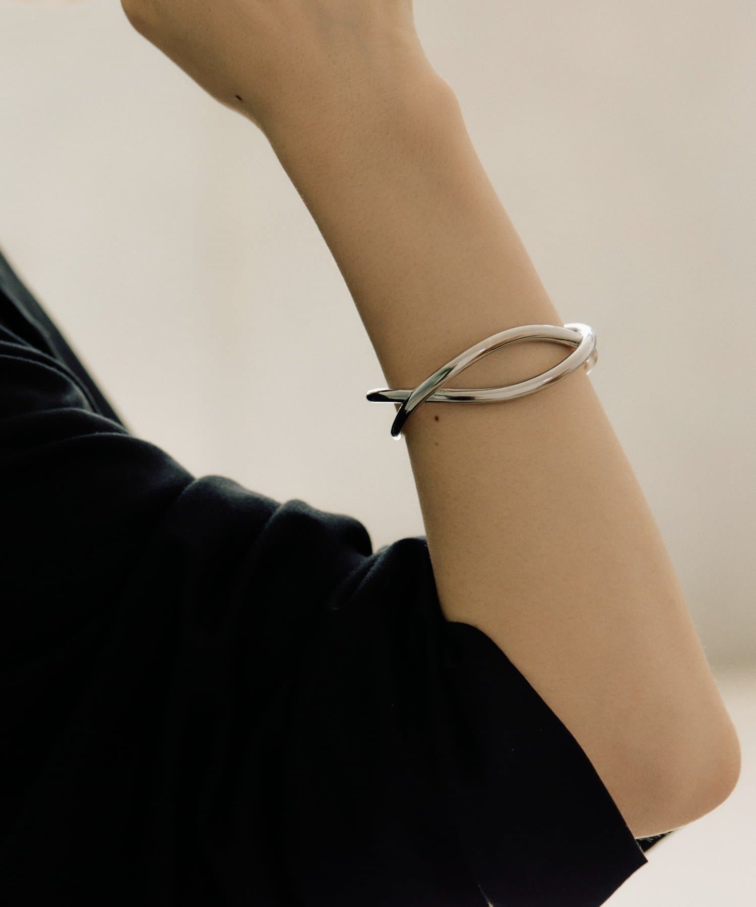 OUTLET(アウトレット) 【ear PAPILLONNER】ニュアンスクロスバングル