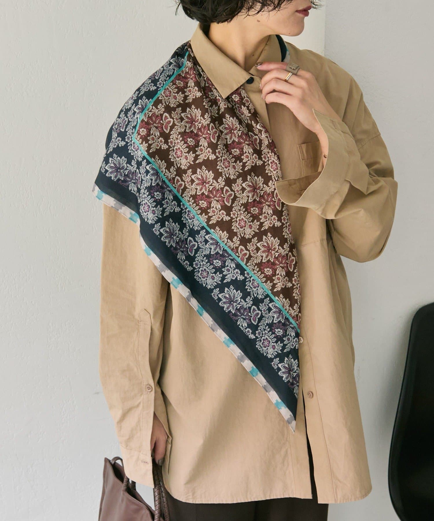 OUTLET(アウトレット) 【ear PAPILLONNER】レザーリング付き2色花柄ストール