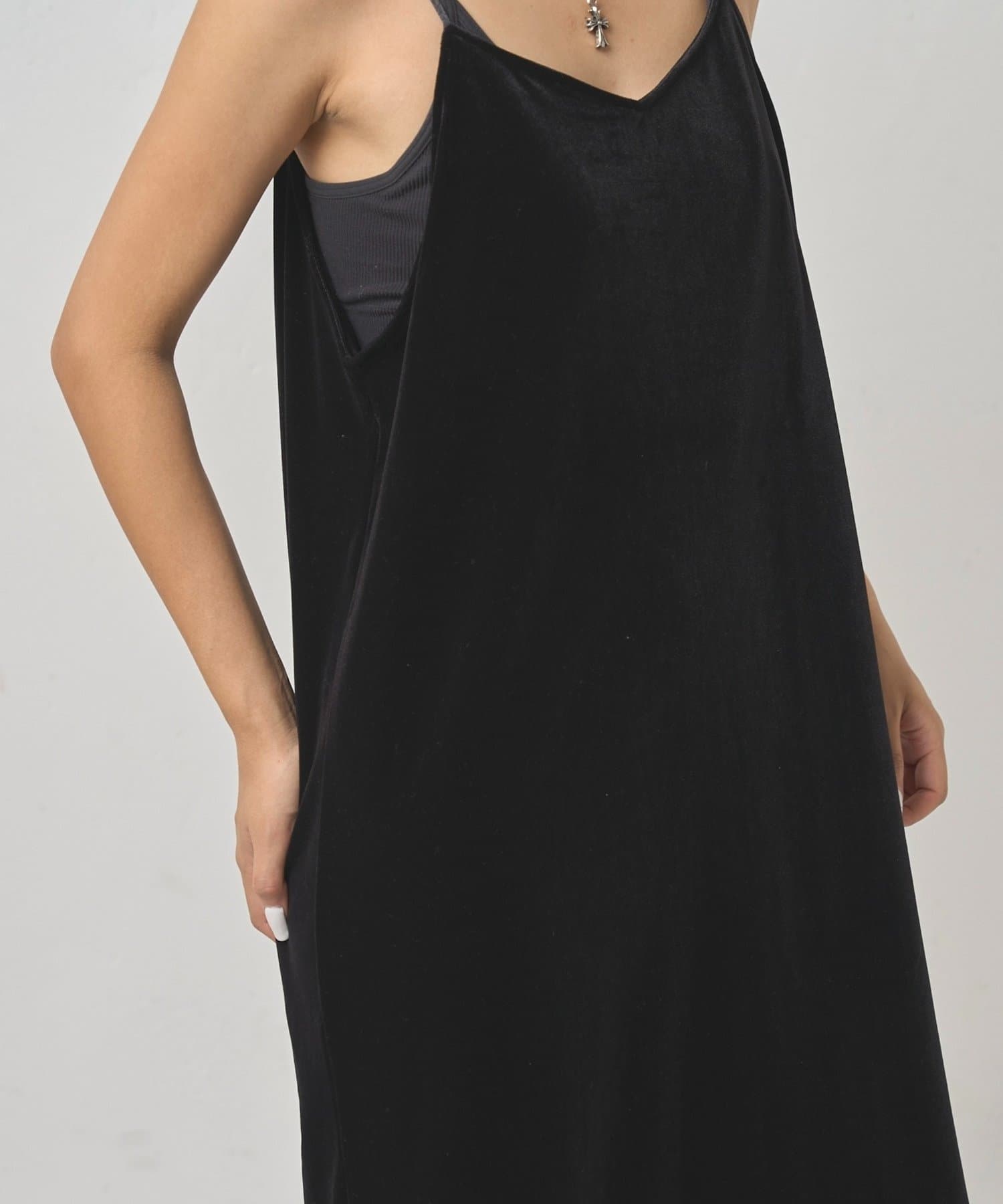 OUTLET(アウトレット) 【WHO'S WHO gallery】ベロア Iラインキャミワンピ