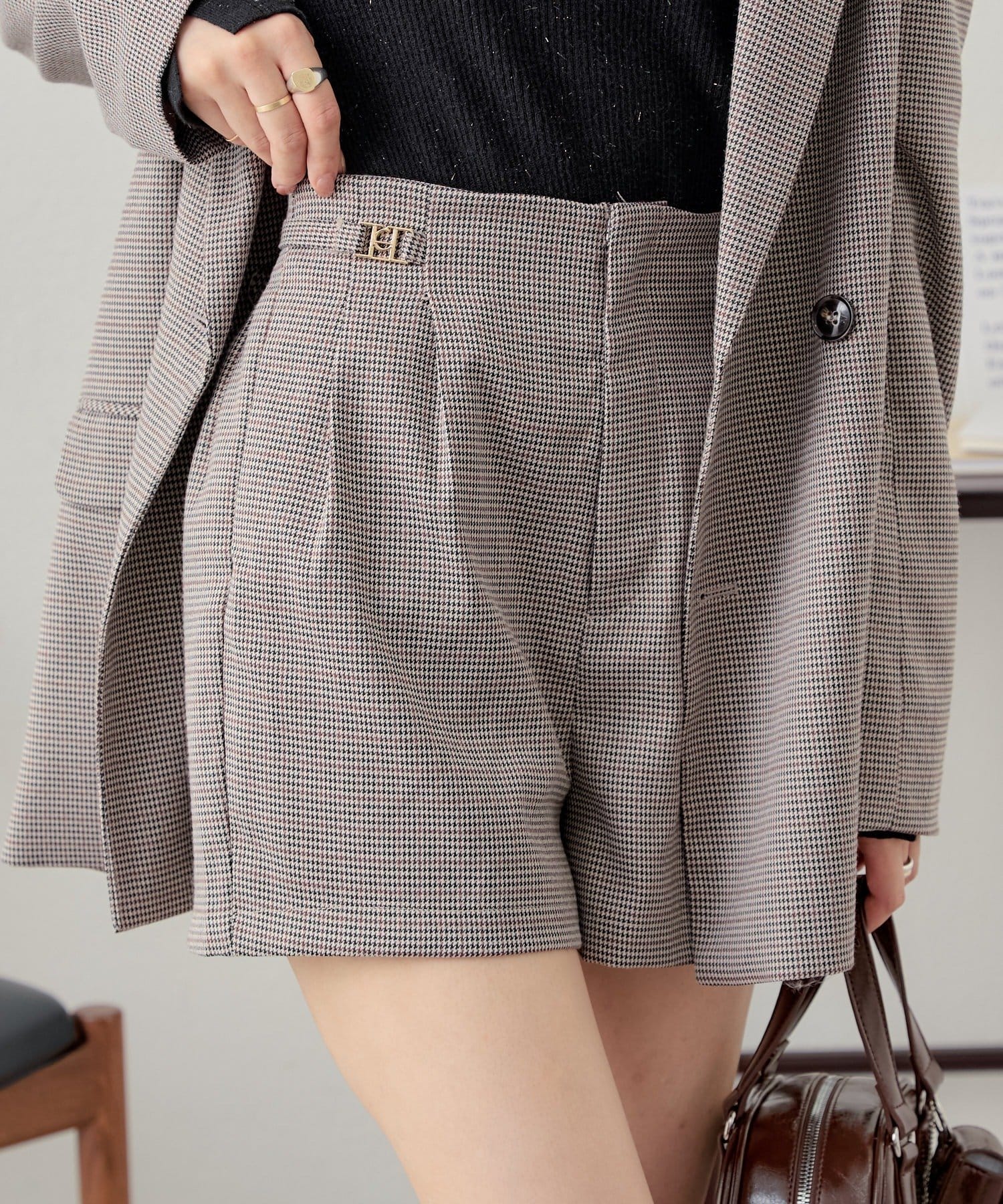 OUTLET(アウトレット) 【Chico】チャーム付タックショートパンツ