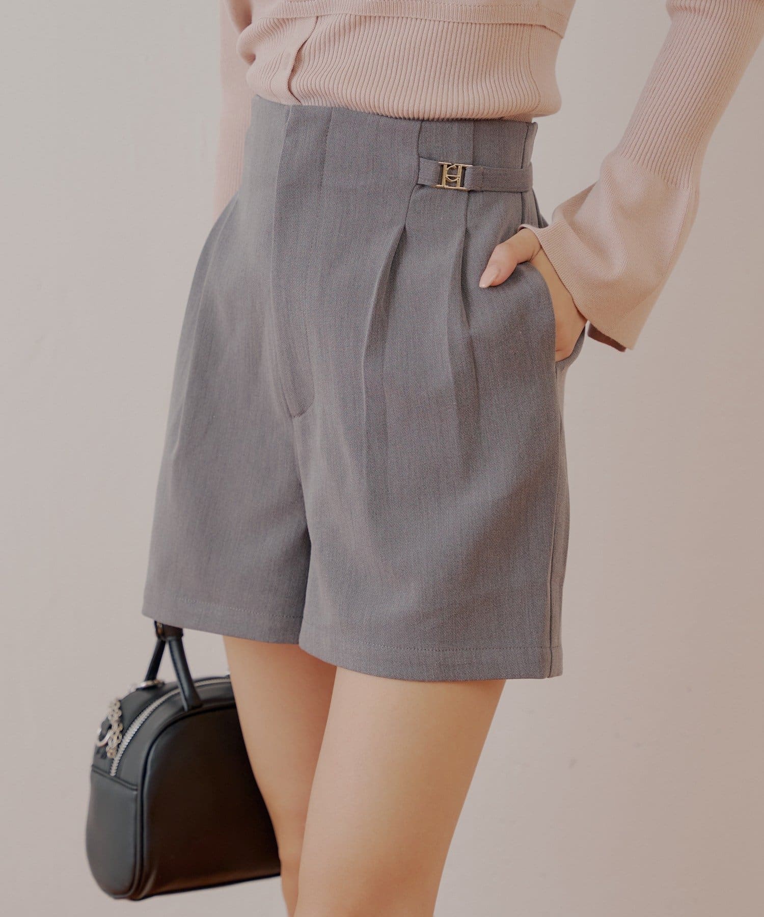 OUTLET(アウトレット) 【Chico】チャーム付タックショートパンツ