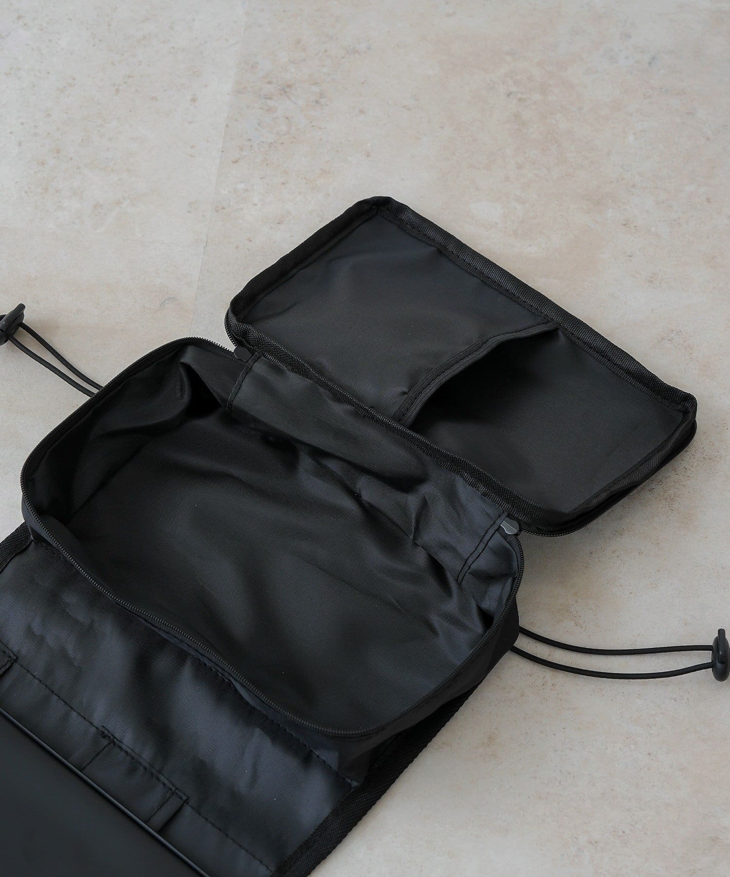 3COINS(スリーコインズ) 解決コスメポーチ