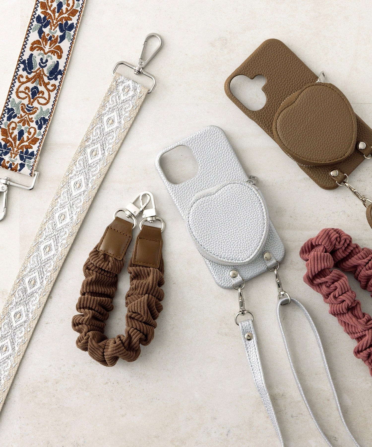 3COINS(スリーコインズ) コーデュロイハンドストラップ