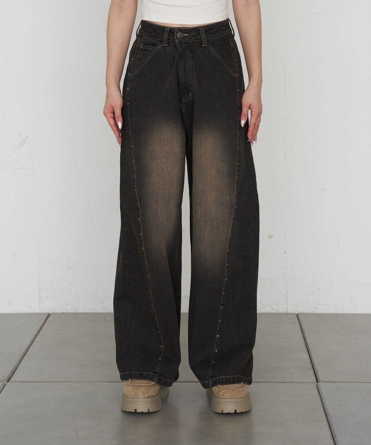 RAY CASSIN(レイカズン) スタッズ付ワイドデニム