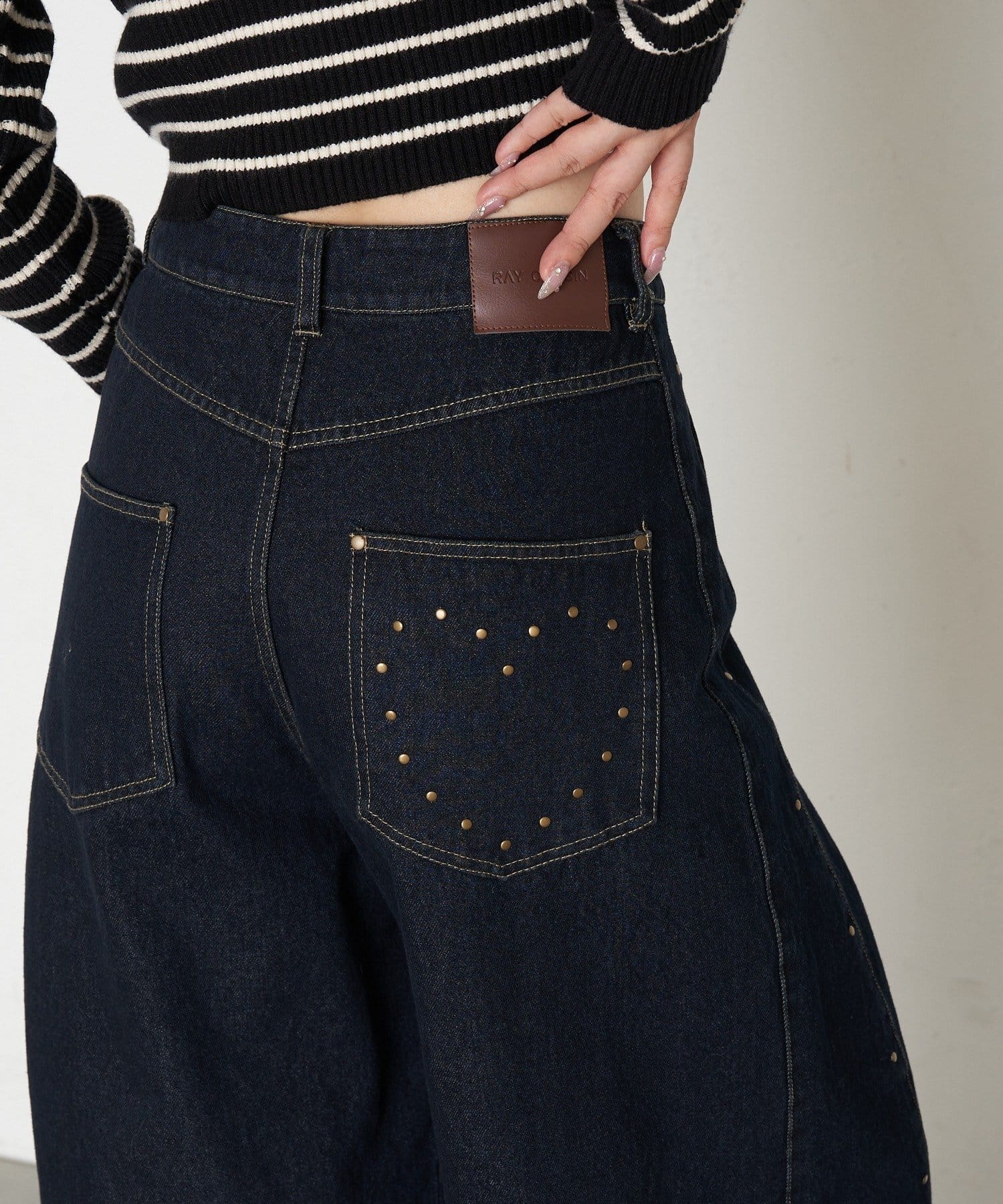 RAY CASSIN(レイカズン) スタッズ付ワイドデニム