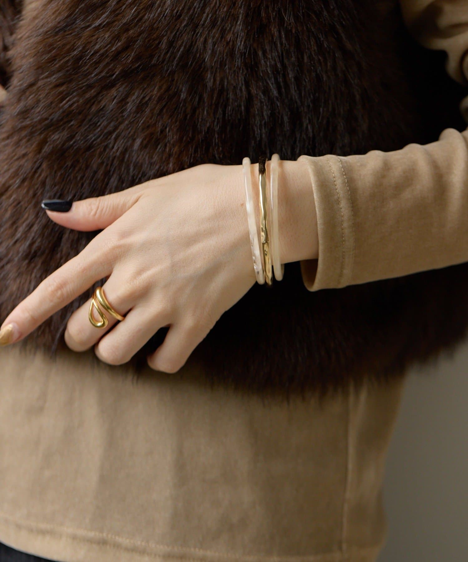 ear PAPILLONNER(イア パピヨネ) ニュアンスカラー3連バングル