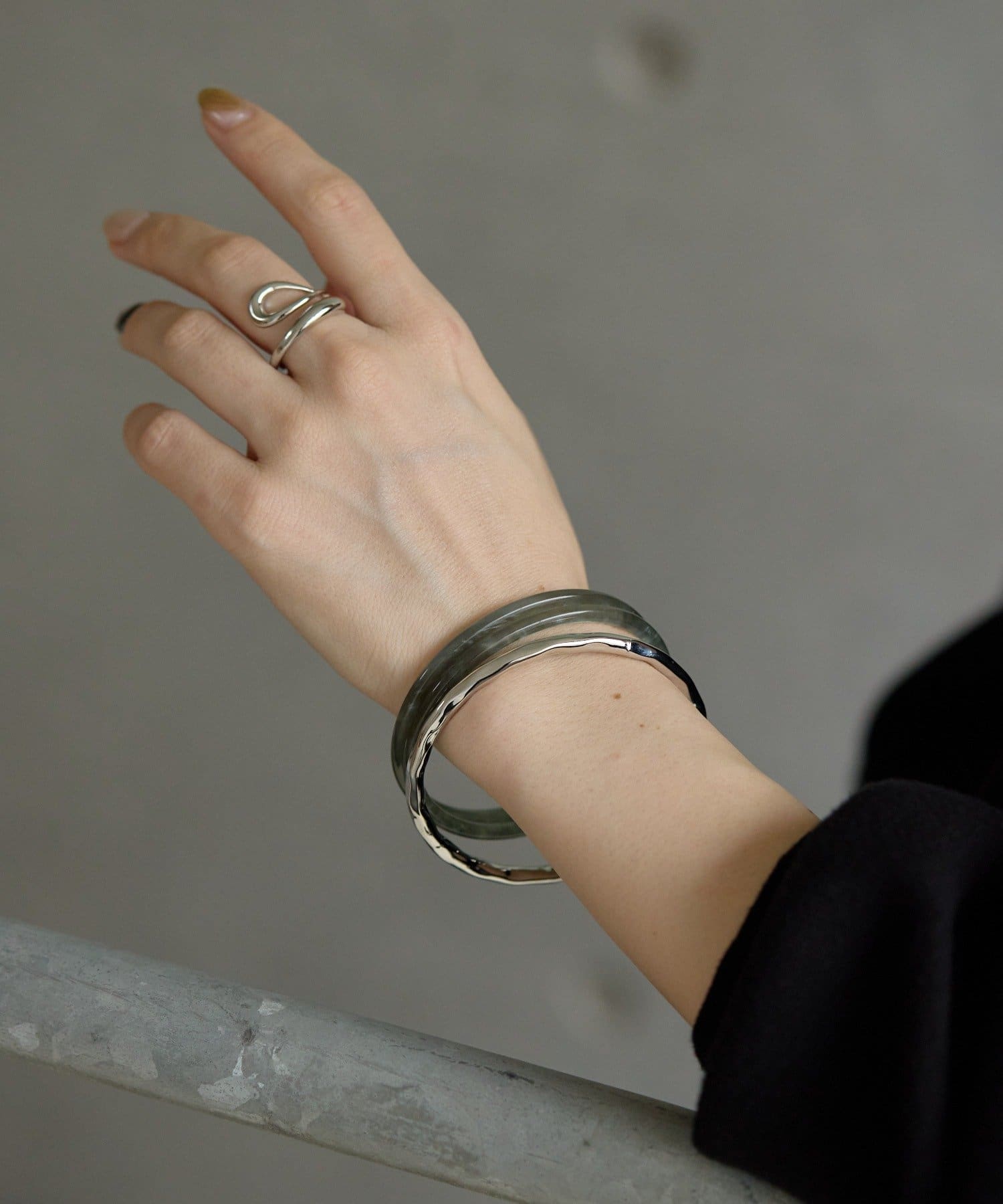 ear PAPILLONNER(イア パピヨネ) ニュアンスカラー3連バングル