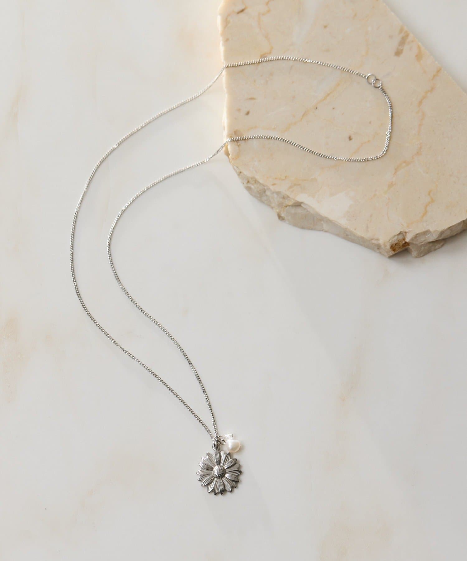 ear PAPILLONNER(イア パピヨネ) 《金属アレルギー対応/ステンレス》フラワーロングネックレス