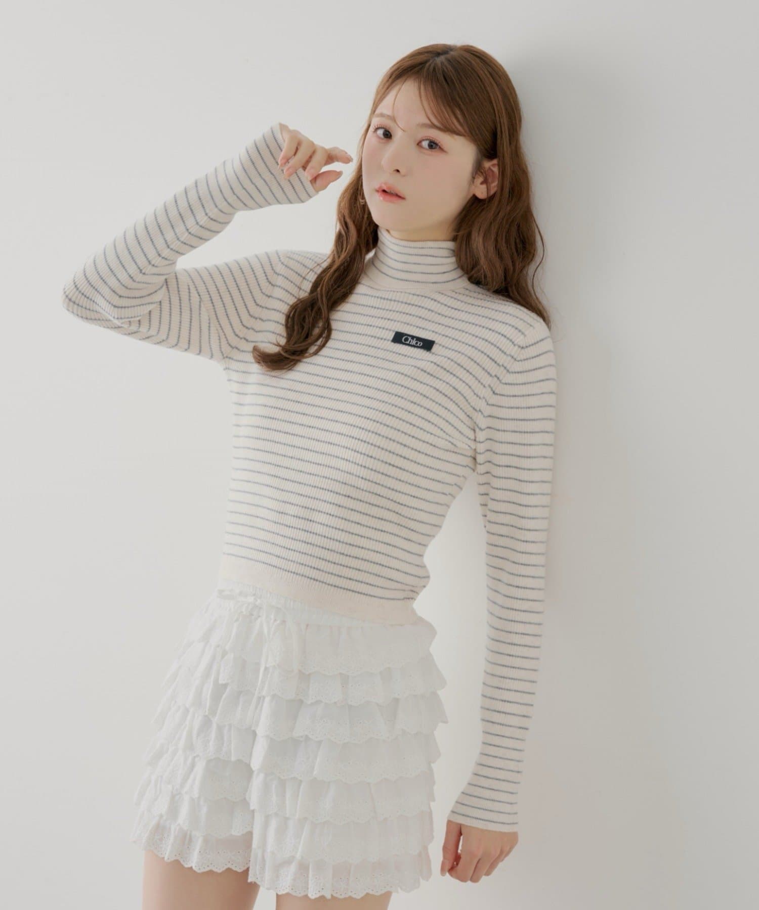 Chico(チコ) 胸ロゴラメタートルニット