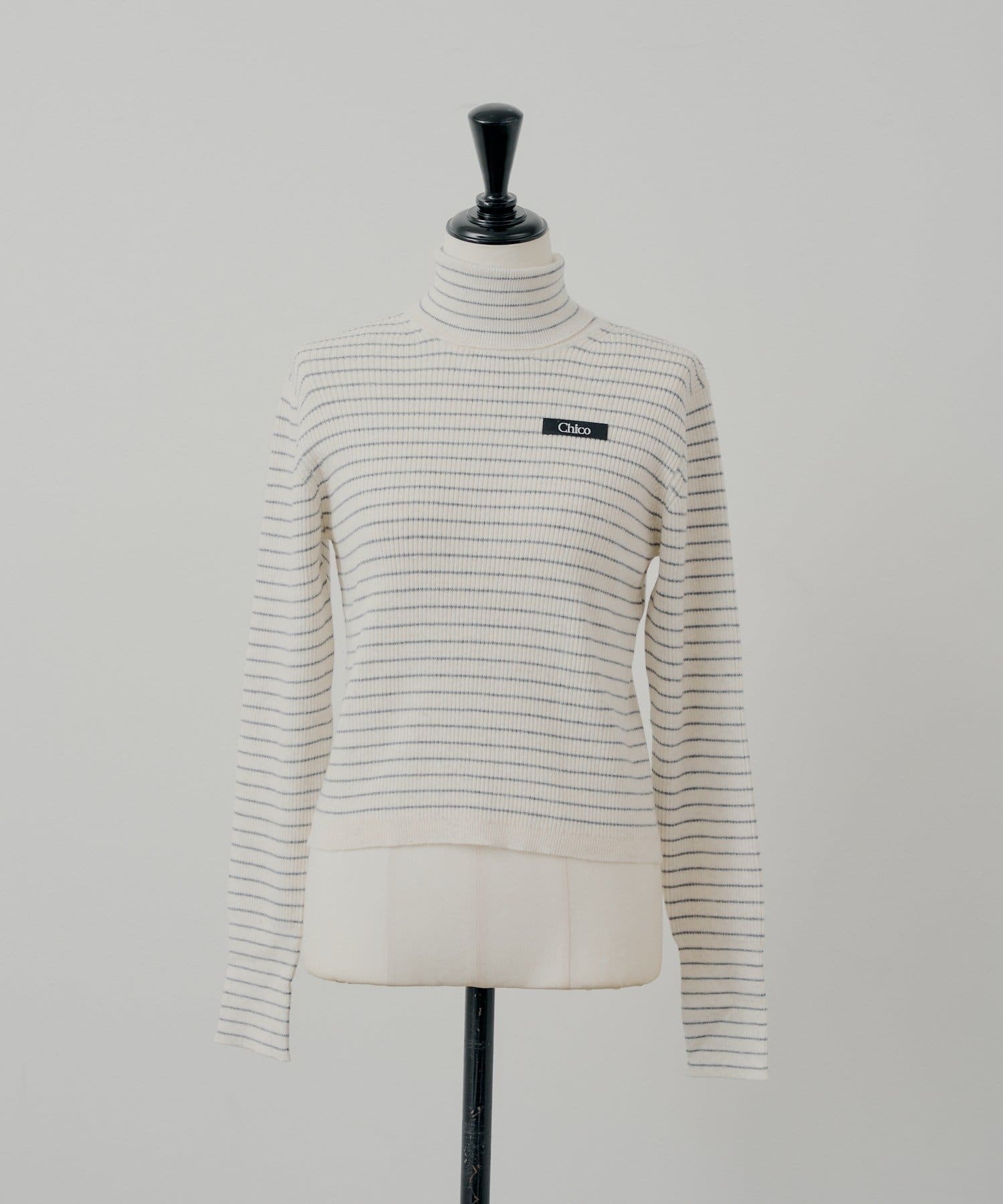 Chico(チコ) 胸ロゴラメタートルニット