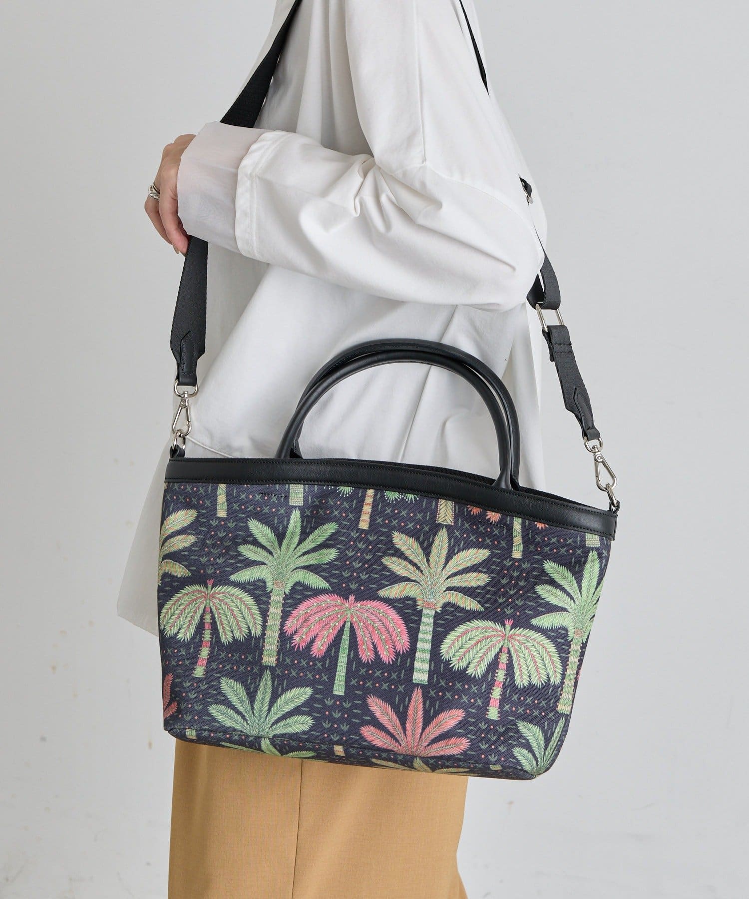 ear PAPILLONNER(イア パピヨネ) sampo×earヤシ柄トートバッグ《A4サイズ対応》