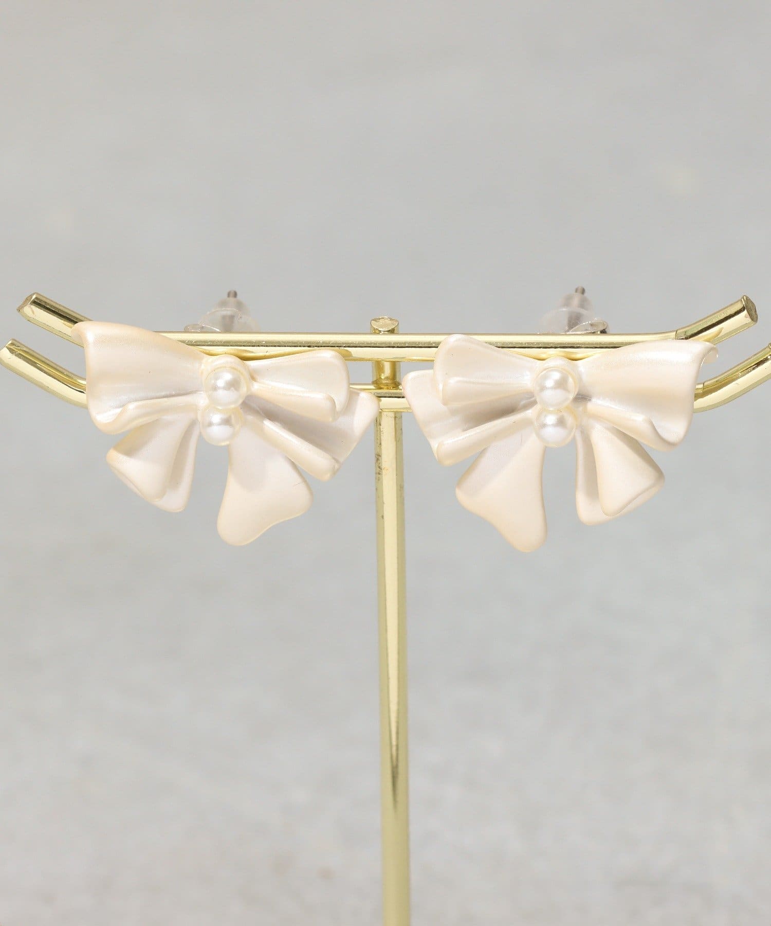 3COINS(スリーコインズ) マットリボンピアス