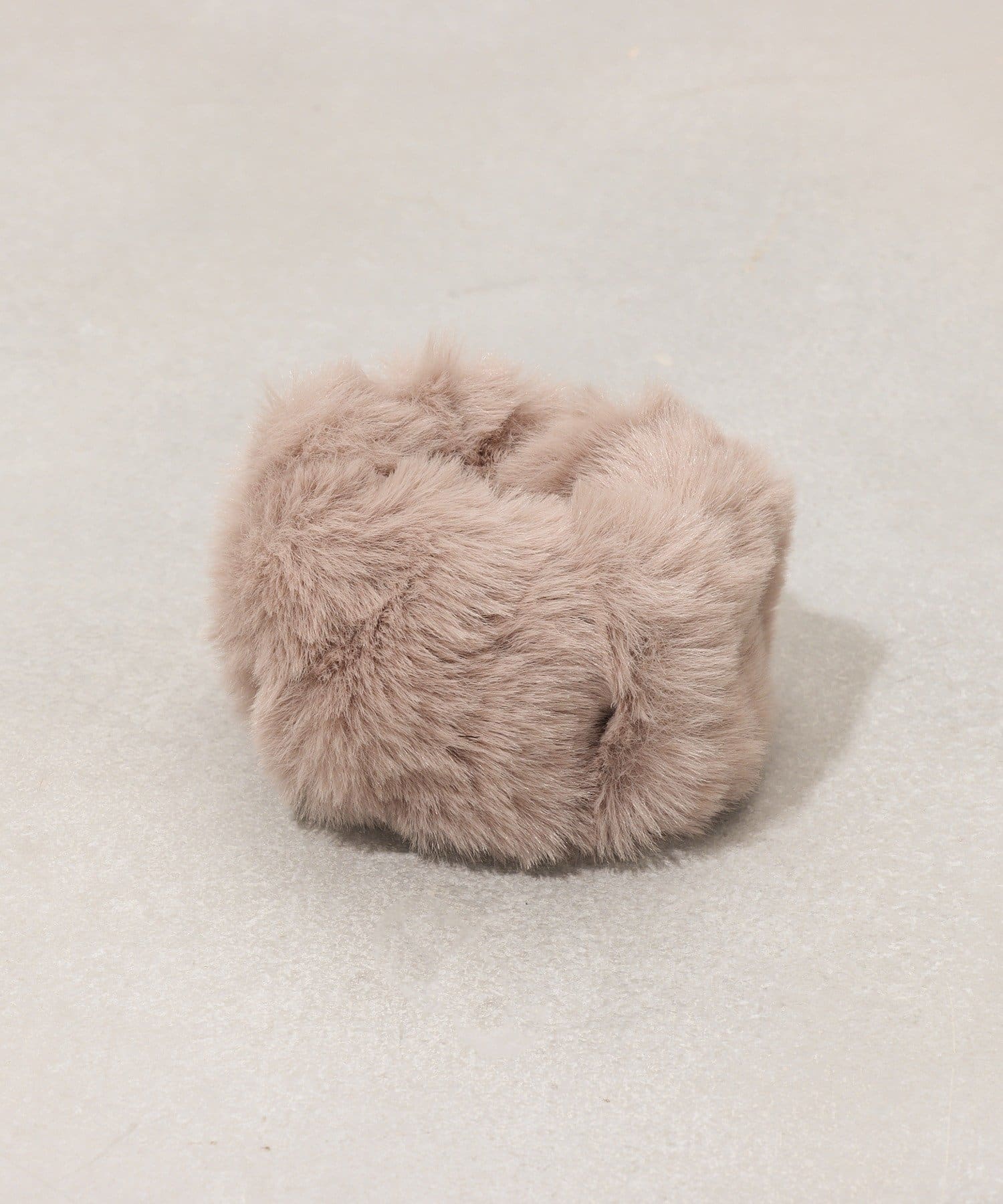 3COINS(スリーコインズ) ファーロールカフ