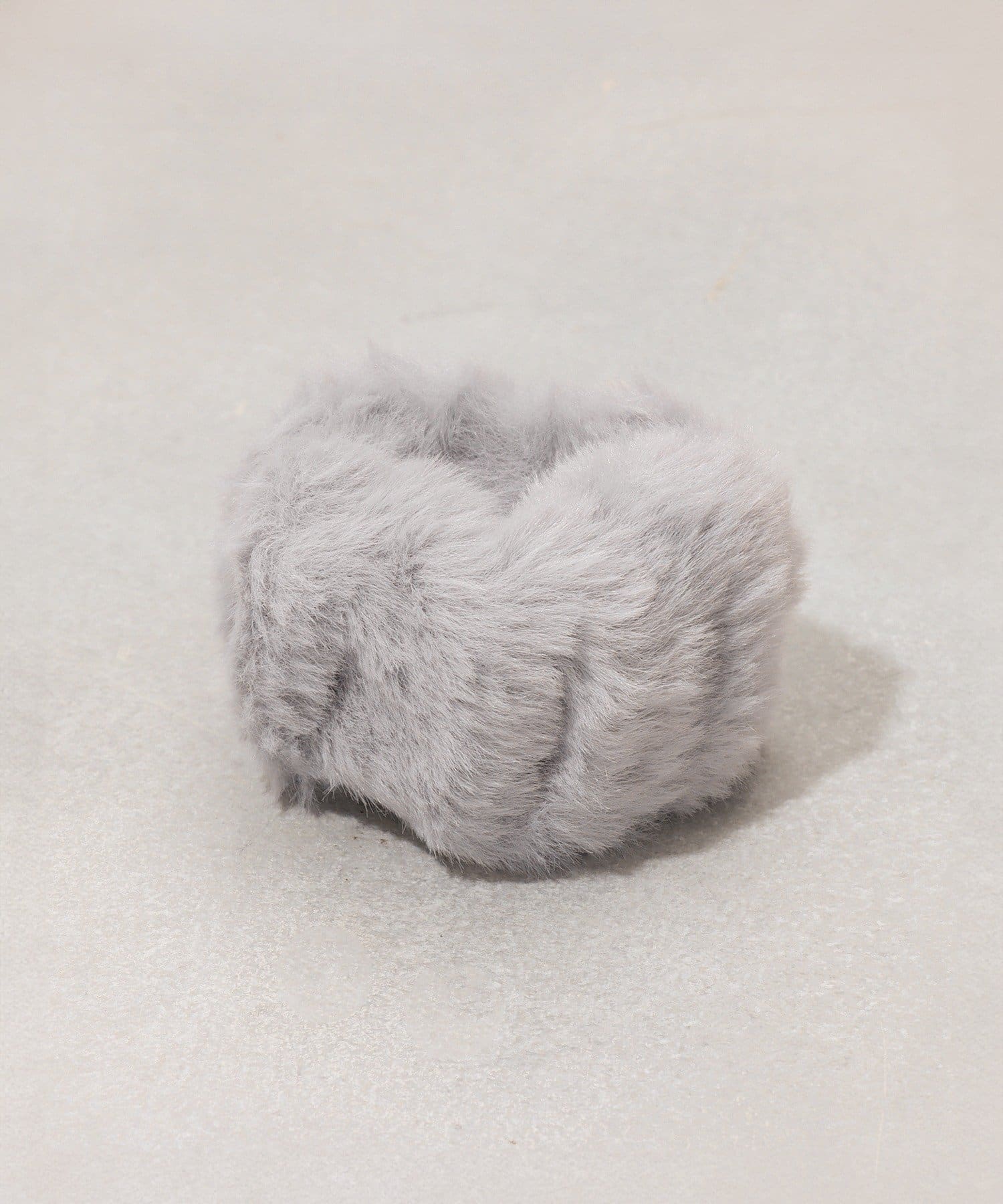 3COINS(スリーコインズ) ファーロールカフ